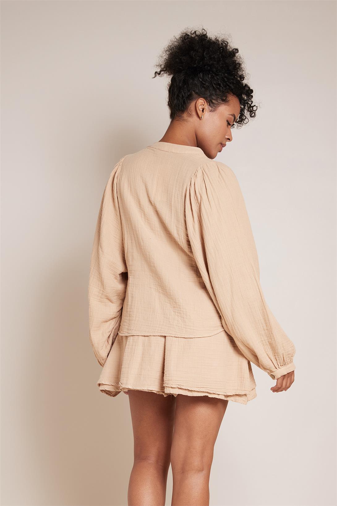 Nisan  DÜĞME DETAYLI GENİŞ KOLLU BLUZ CAMEL NB25-1001
