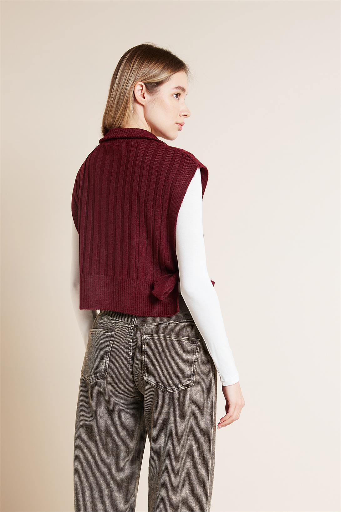 Nisan  FERMUARLI YELEK KOMBİN DETAYLI T-SHIRT BORDO TT4474-Z