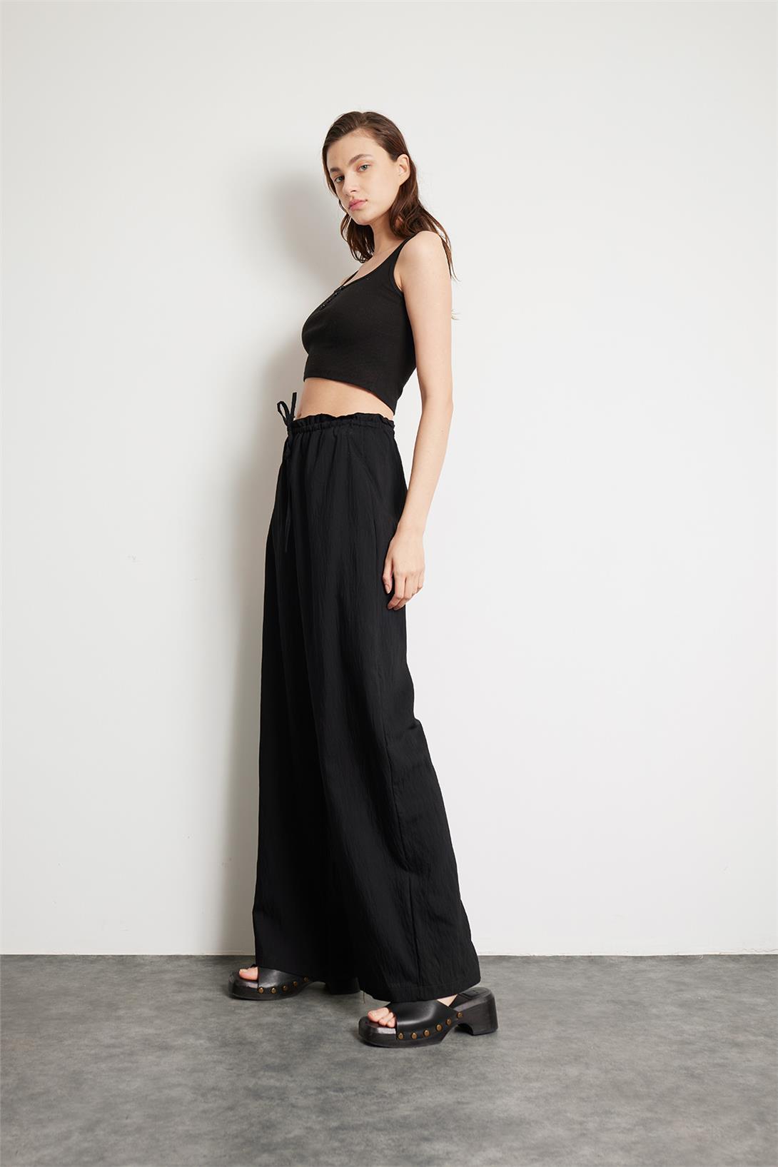 Nisan Kadın BELİ BÜZGÜLÜ  PANTOLON SİYAH N24-1835