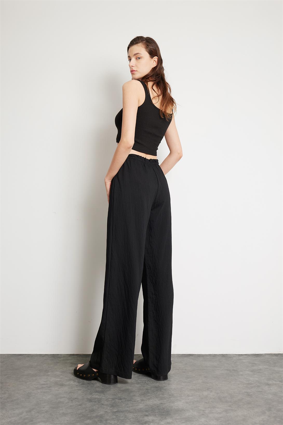 Nisan Kadın BELİ BÜZGÜLÜ  PANTOLON SİYAH N24-1835
