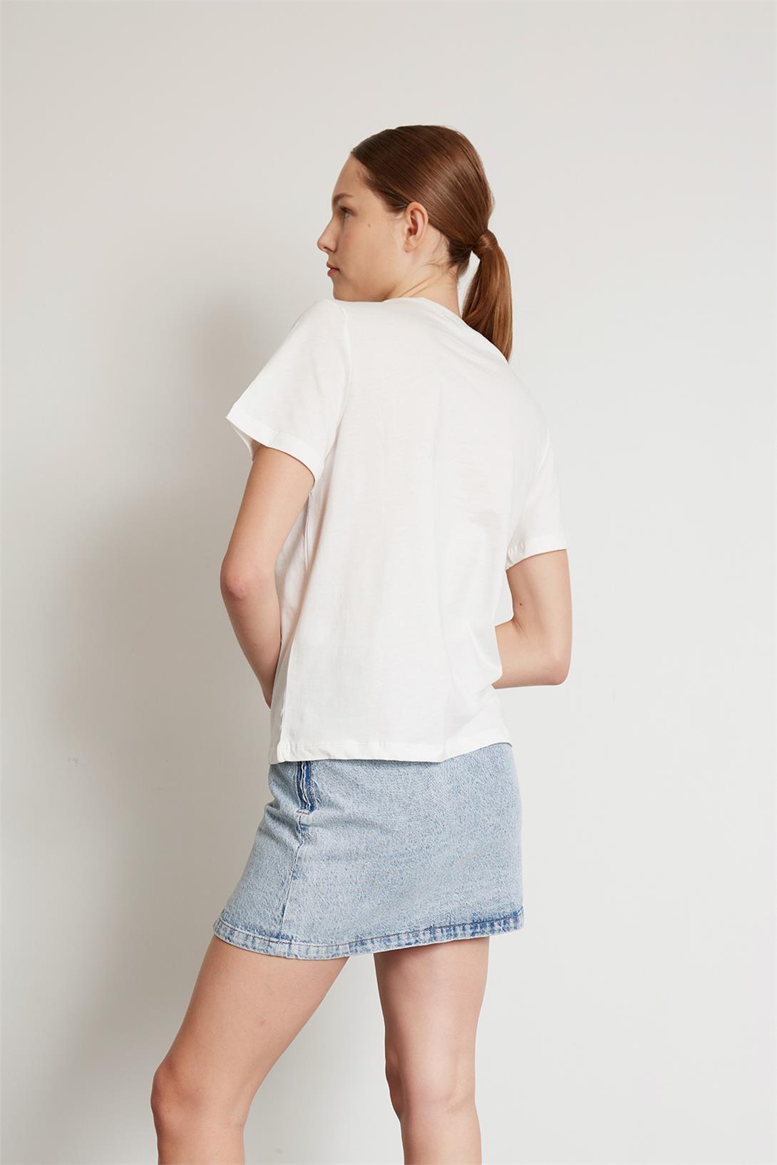 Nisan Kadın ÇİÇEK DETAYLI BASIC T-SHIRT EKRU N24-1879