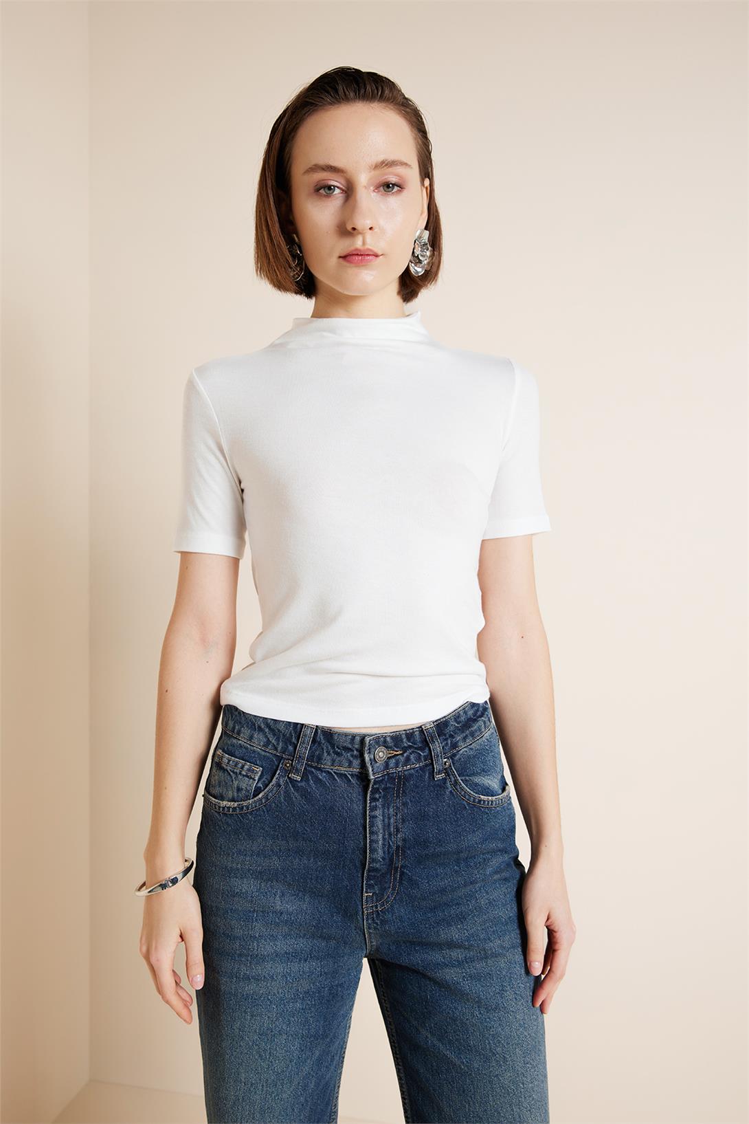 Nisan  KISA KOLLU BASİC T-SHIRT EKRU N25-2059