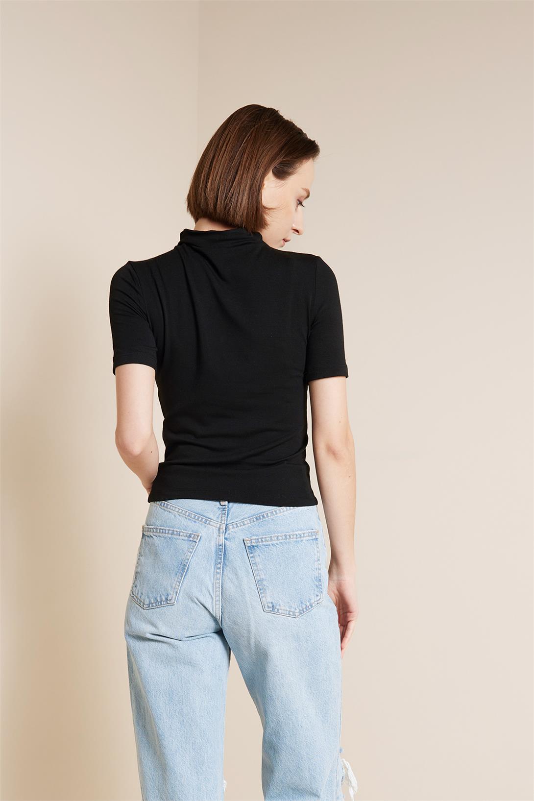 Nisan  KISA KOLLU BASİC T-SHIRT SİYAH N25-2059