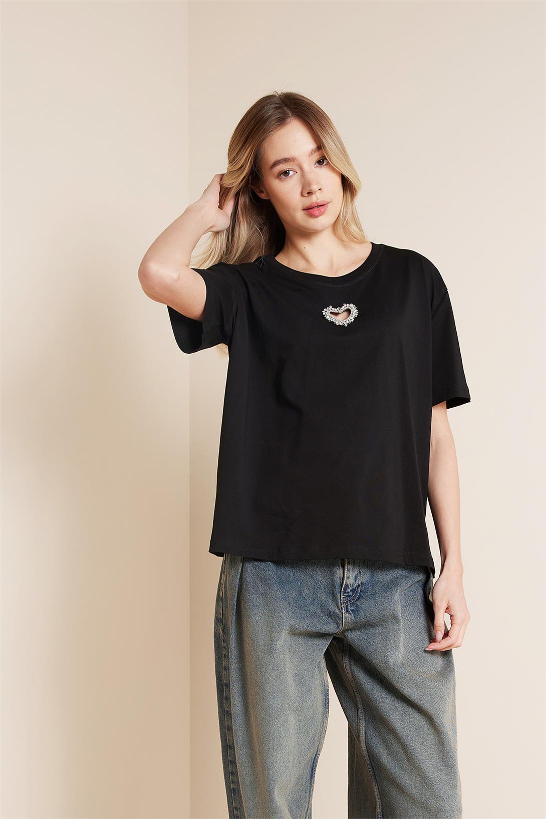 Nisan  ÖNÜ KALP İŞLEMELİ KISA KOLLU T-SHIRT SİYAH N25-2075