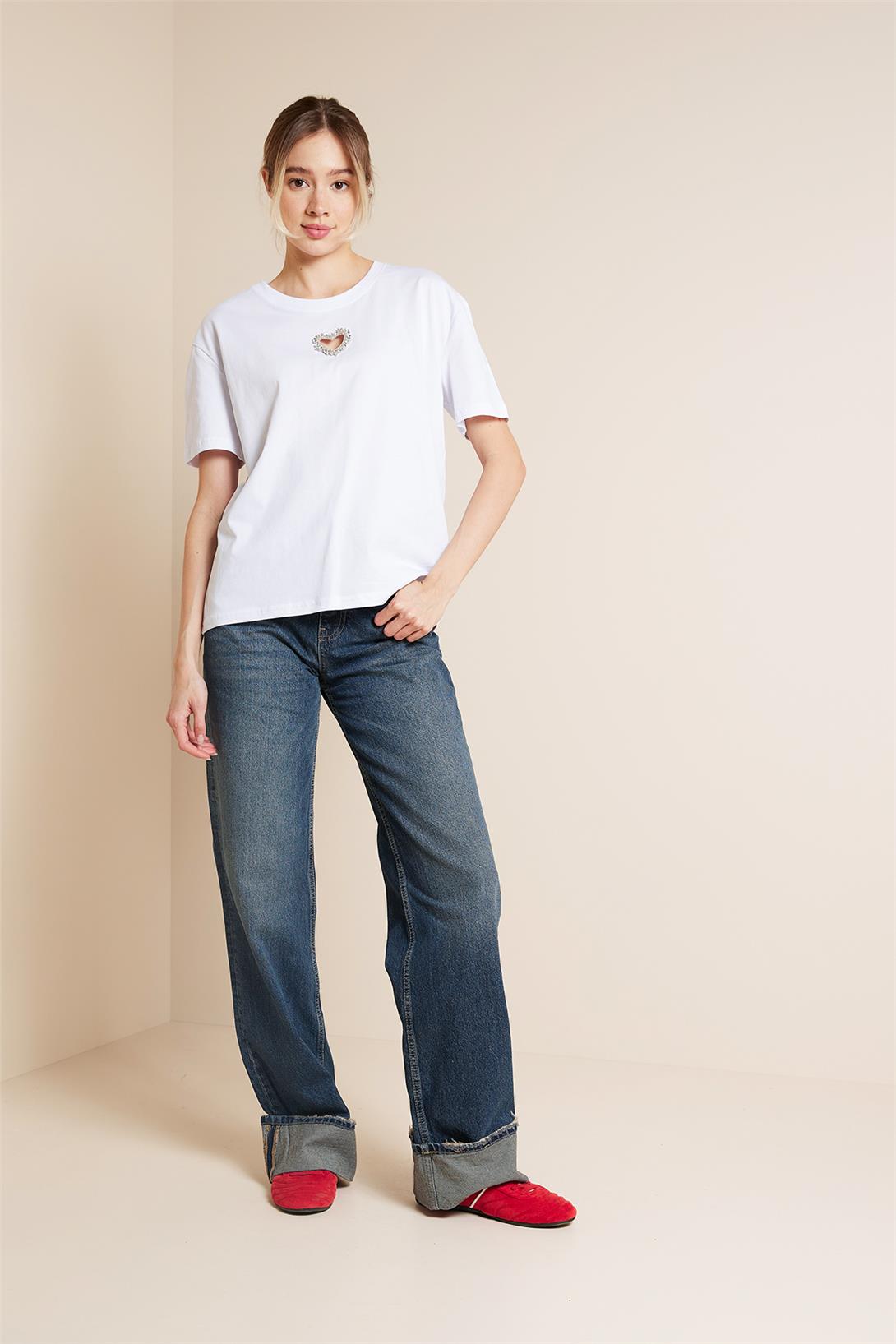 Nisan  ÖNÜ KALP İŞLEMELİ KISA KOLLU T-SHIRT BEYAZ N25-2075