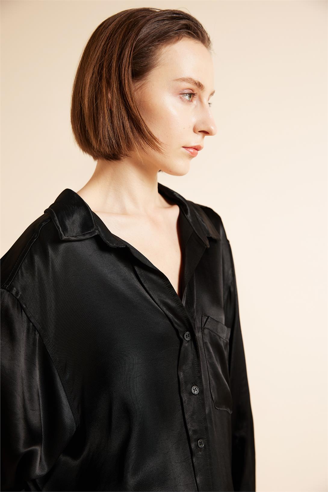 Avrile  CEPLİ OVERSIZE SATEN GÖMLEK SİYAH A25-10340