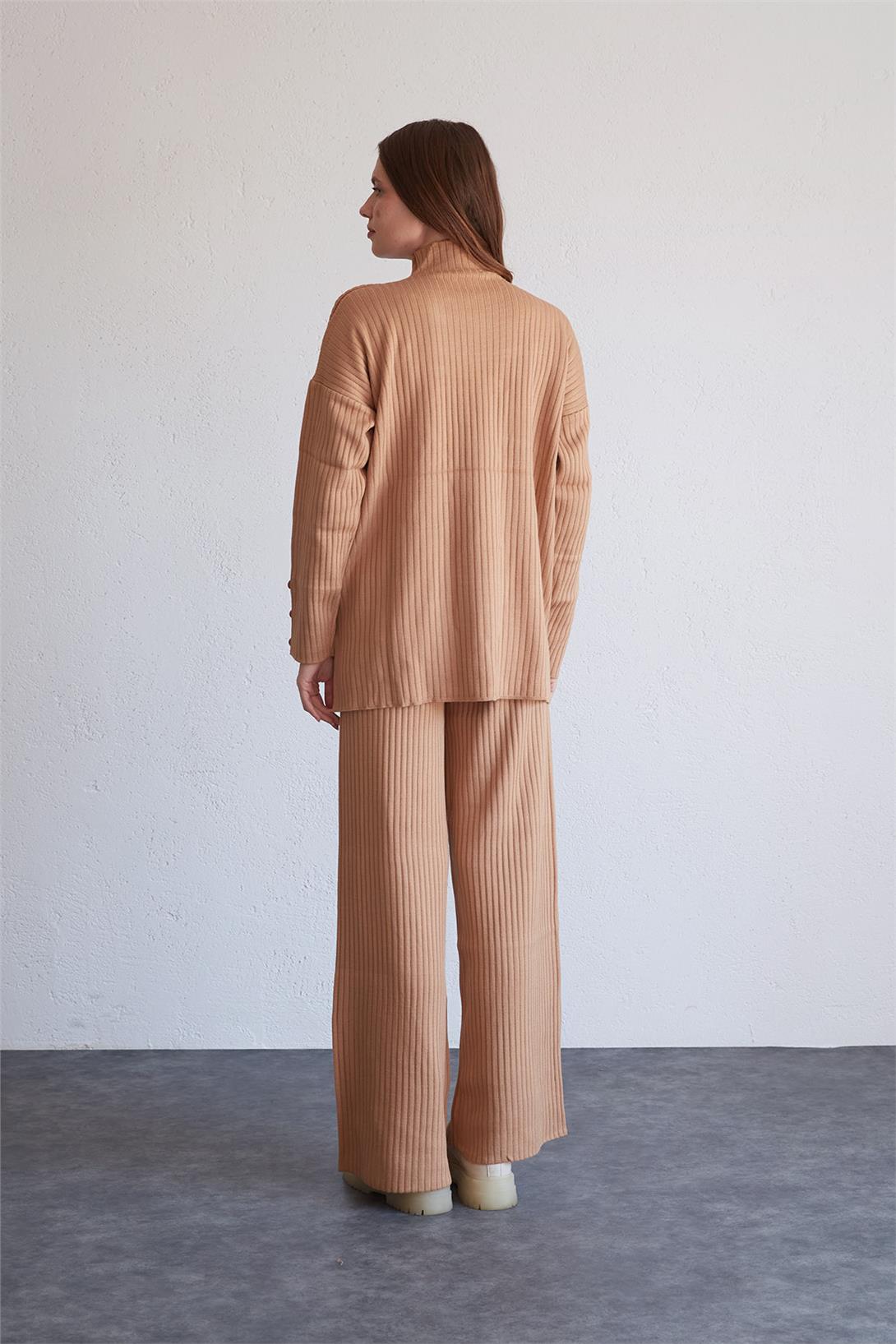 Avrile Kadın Çıtçıt Düğmeli Triko Kazak ve Fitilli Pantolon Takım CAMEL A91897-S