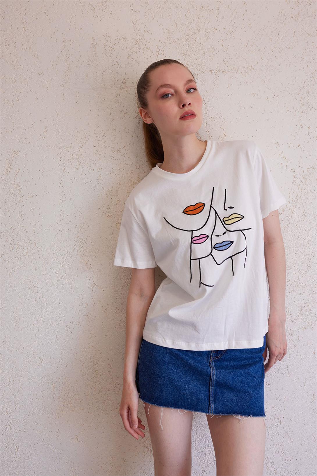 Avrile Kadın Nakışlı Kısa Kollu T-Shirt EKRU MA23-1022