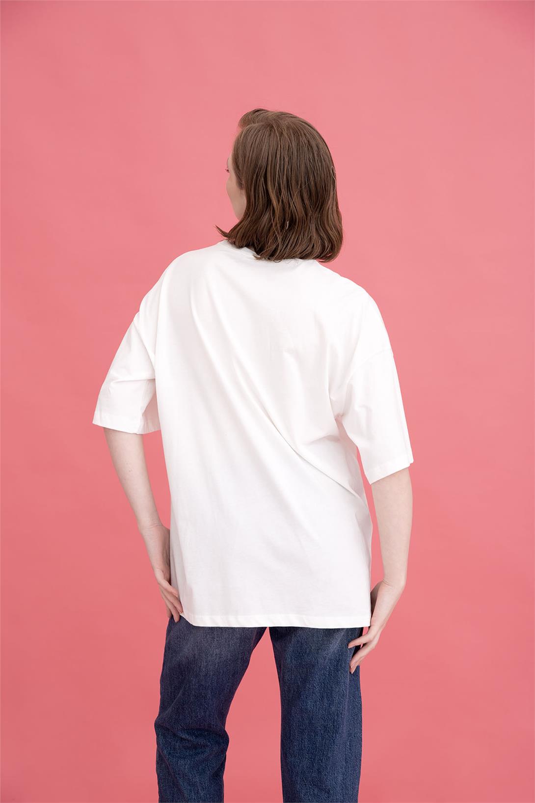 Avrile Kadın Oversize T-Shirt EKRU A23-10111