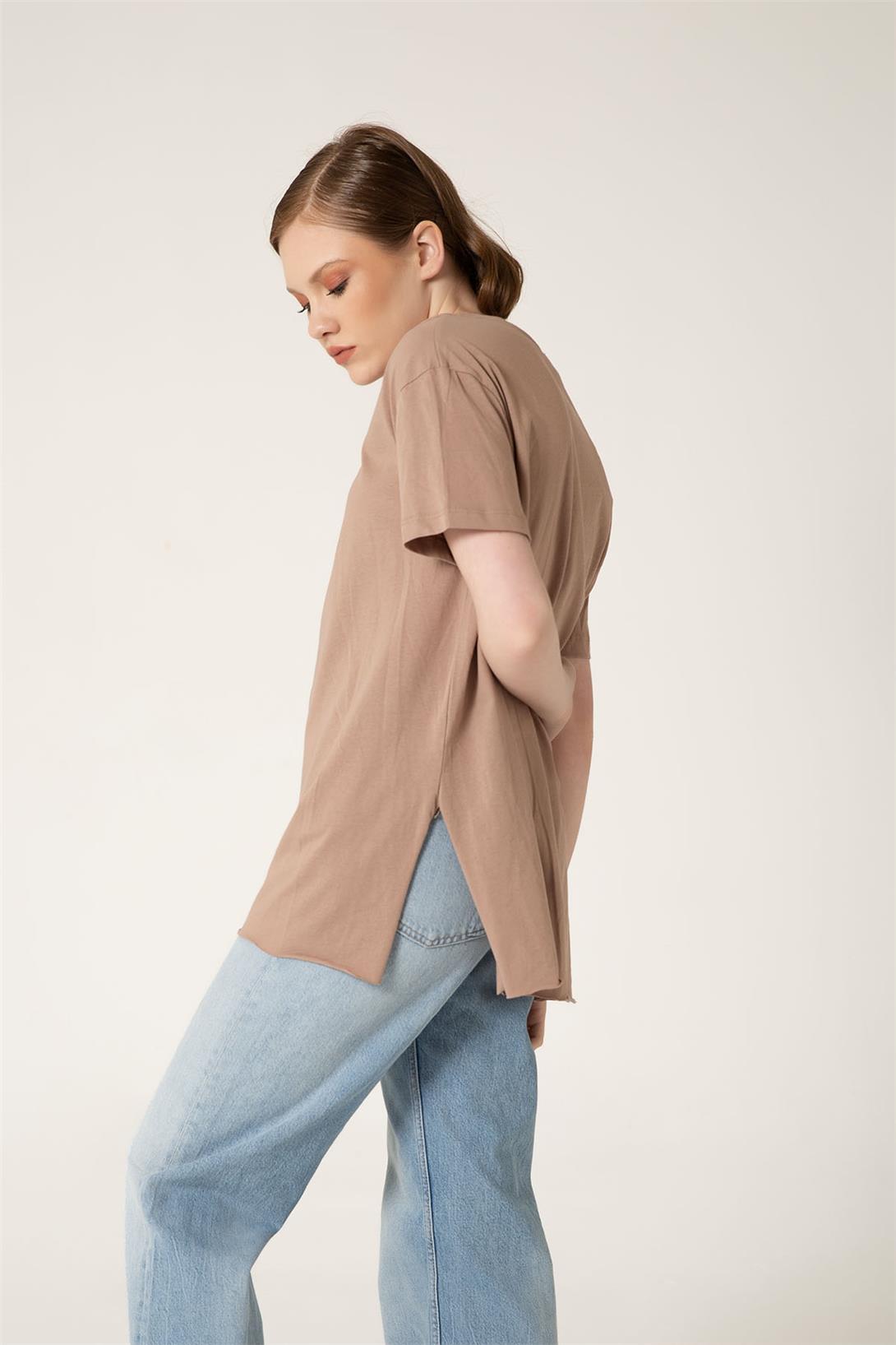 Avrile Kadın V Yaka Basic T-Shirt CAMEL A23-10115