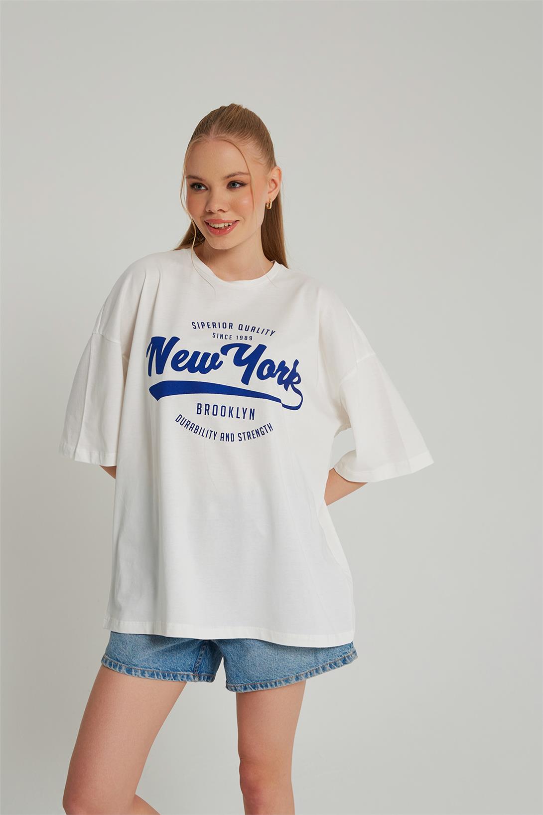 Avrile Kadın Yazı Baskılı Oversize T-Shirt EKRU MA23-1000