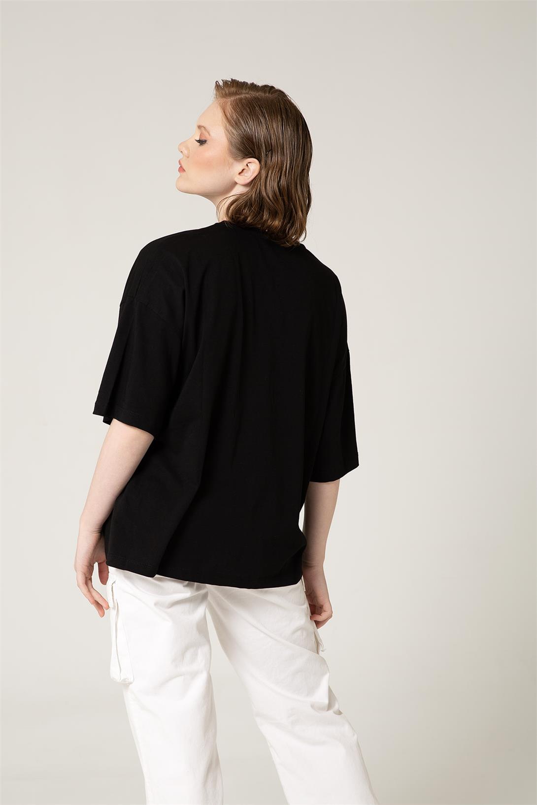 Nisan Kadın Yazı Baskılı Oversize T-Shirt SİYAH MN23-1002