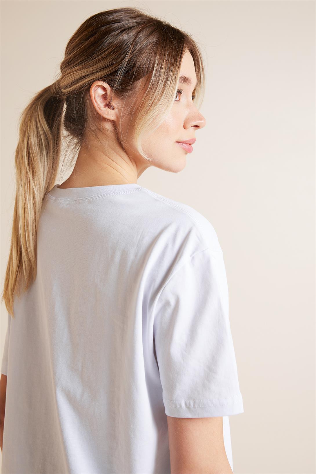 Nisan  ÖNÜ KALP İŞLEMELİ KISA KOLLU T-SHIRT BEYAZ N25-2075