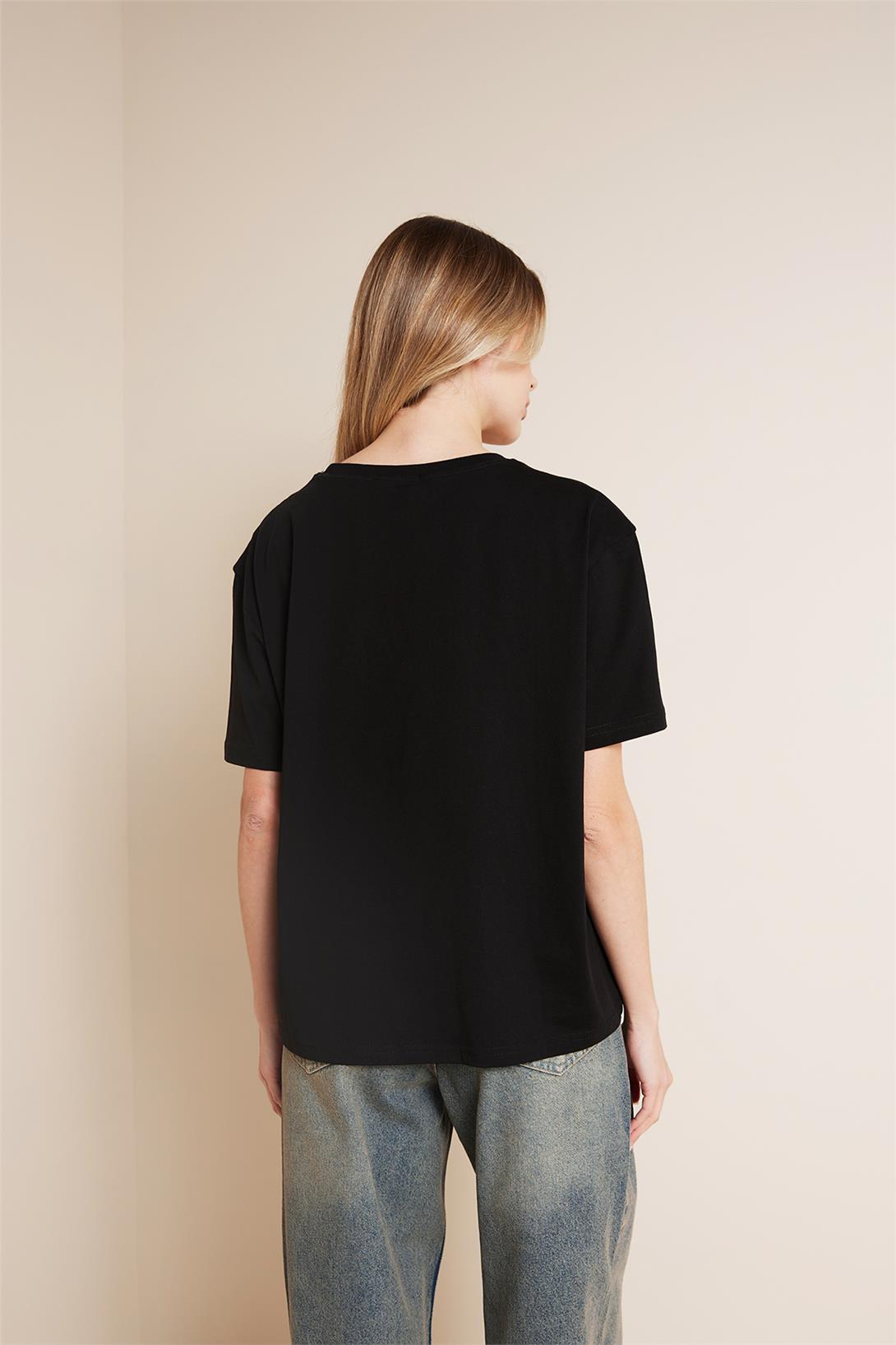 Nisan  ÖNÜ KALP İŞLEMELİ KISA KOLLU T-SHIRT SİYAH N25-2075