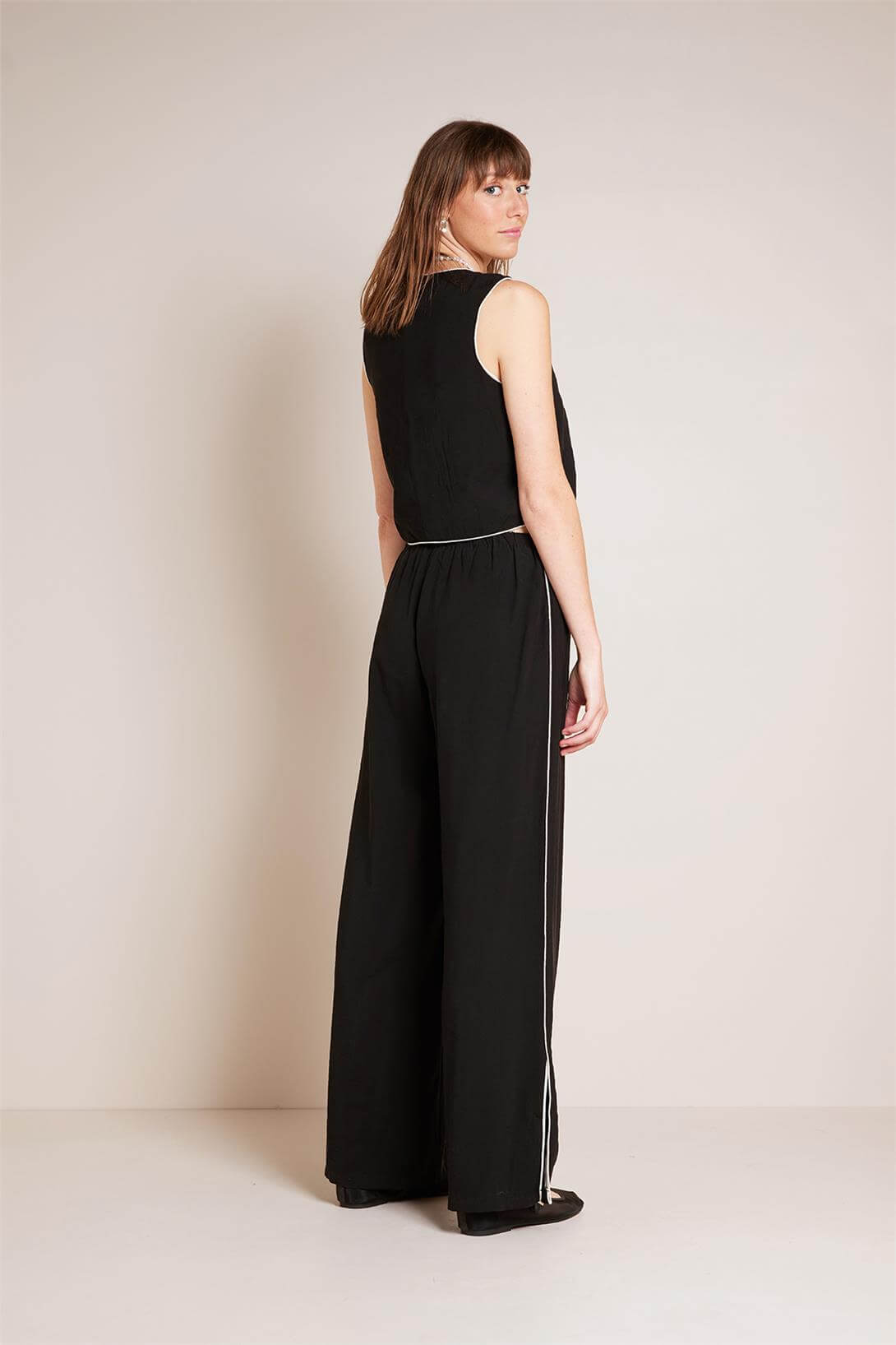 Nisan  YANI ŞERİT DETAYLI RAHAT PANTOLON SİYAH N25-2084