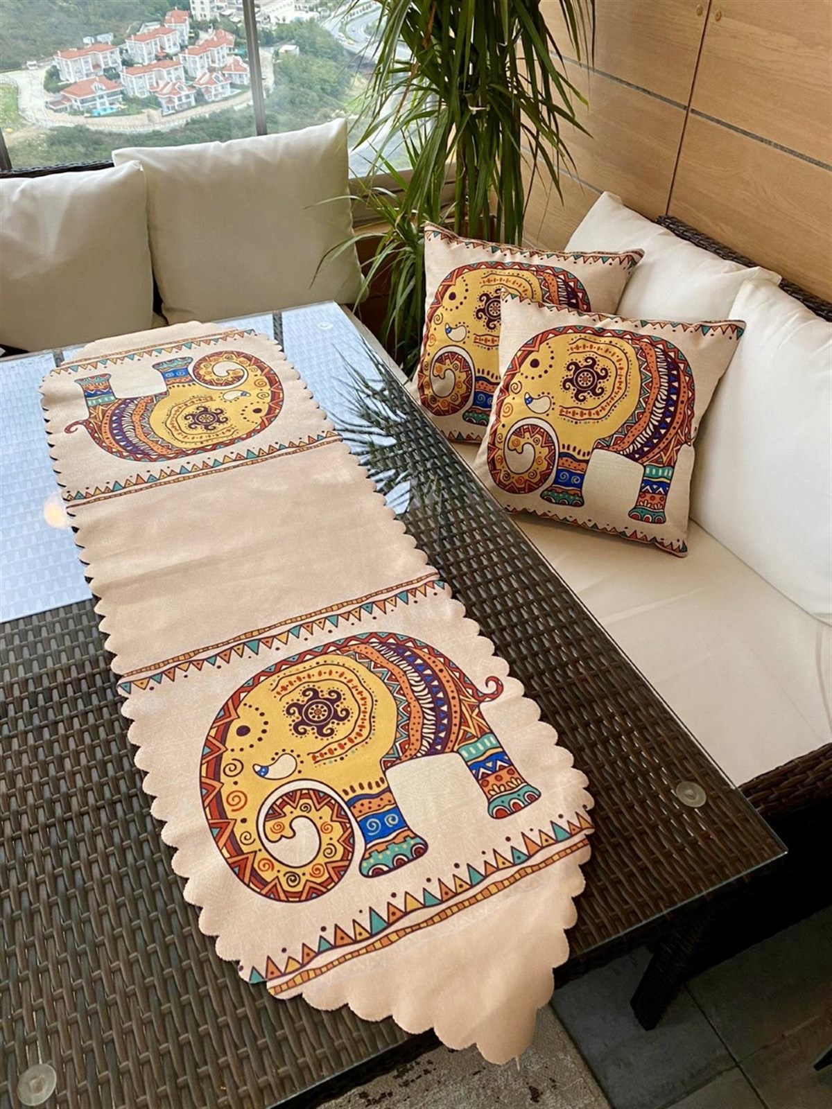 Çift Tarafı Baskılı Fil Desenli Dekoratif 2'li Kırlent Kılıfı ve Runner