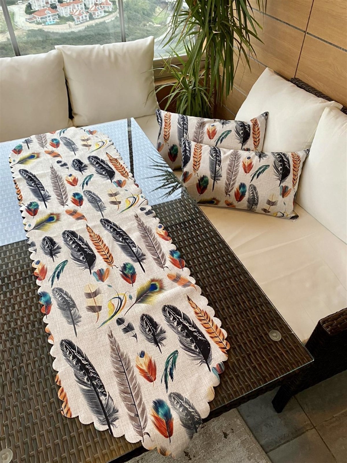 Tüy Desenli Dekoratif 2'li Kırlent Kılıfı Ve Runner Seti