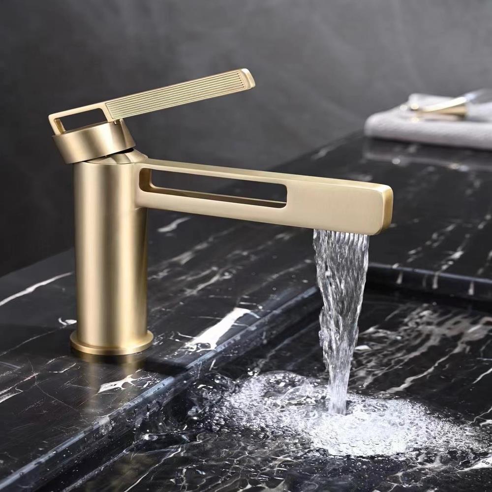 Pure Concept Astro Fırçalanmış Altın Lavabo Bataryası OUTLET