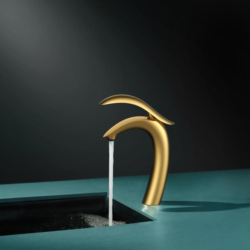Pure Concept Swan Fırçalanmış Altın Lavabo Bataryası