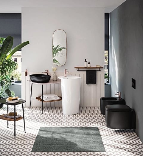 Modern banyo sahnesi