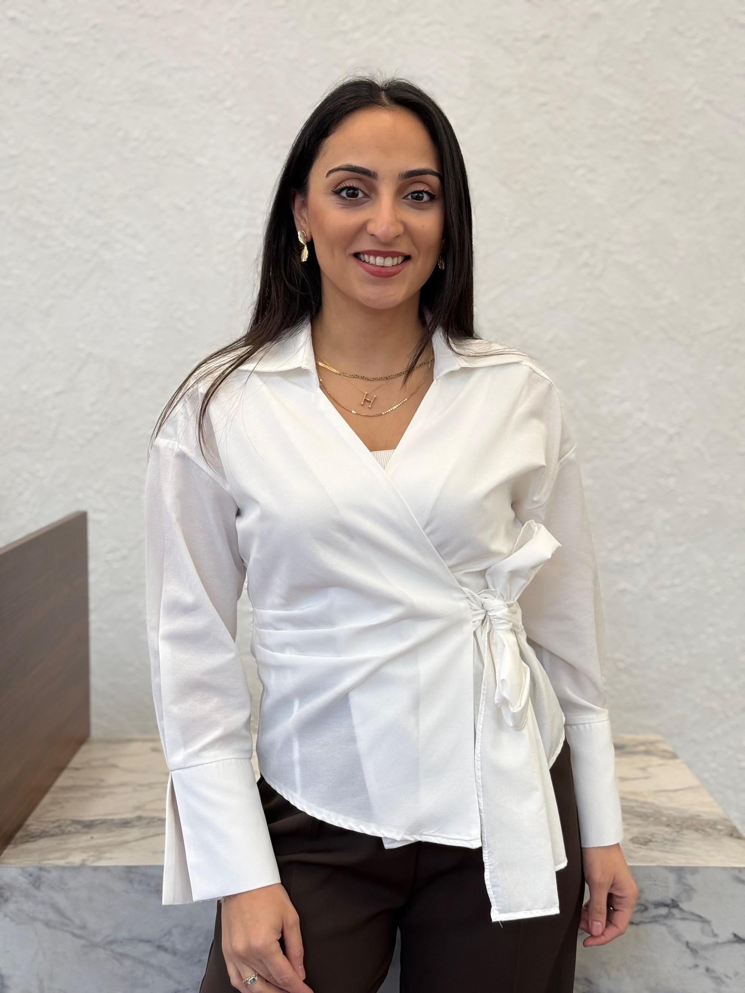 Dora Beyaz Bağlama Detaylı Gömlek