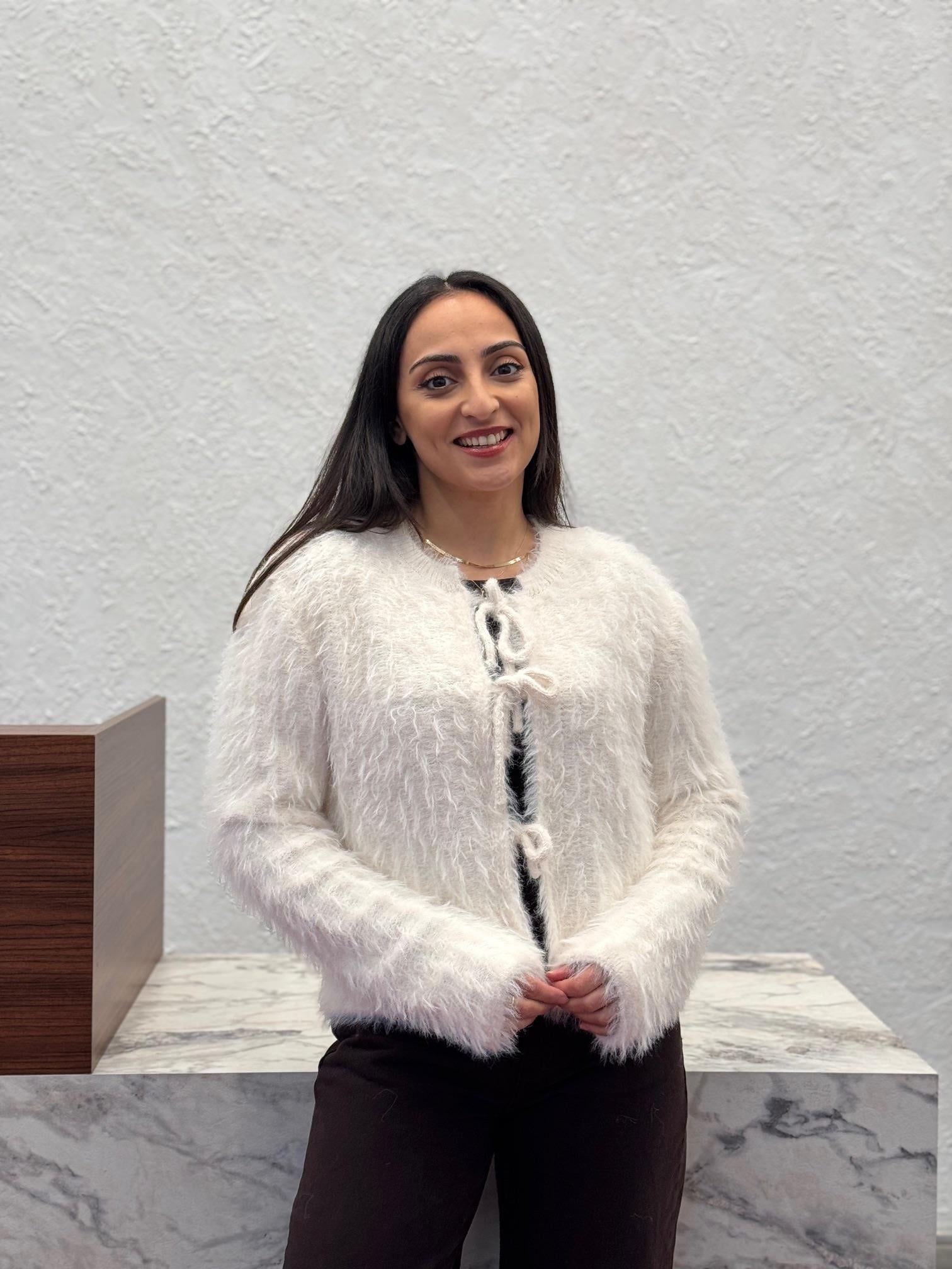 Ekru Püsküllü Bağlama Detaylı Hırka