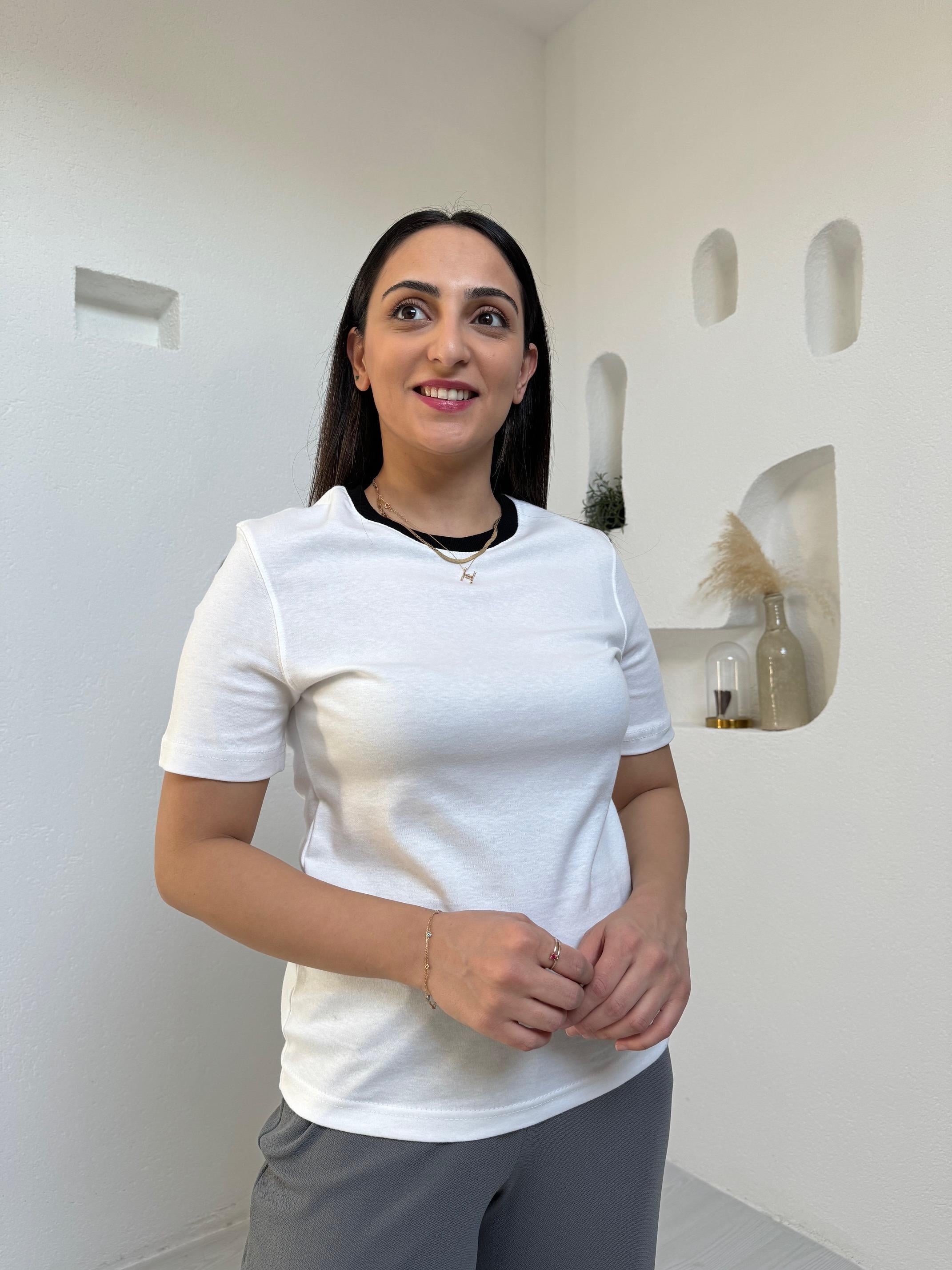 Massi Beyaz Kenarları Siyah Şeritli Tişört