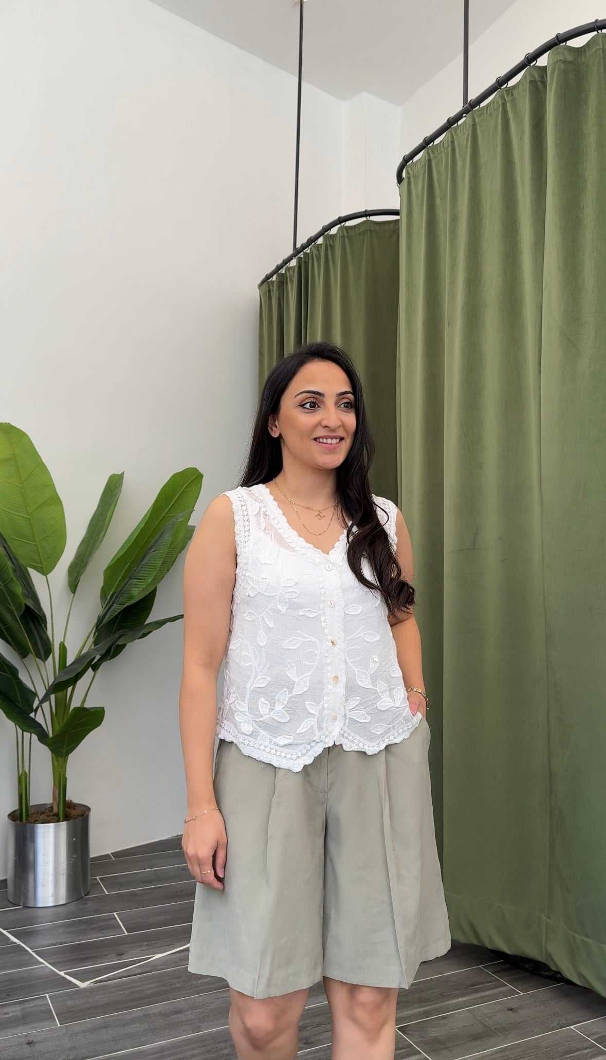 Beyaz Yaprak Detaylı İthal Yelek