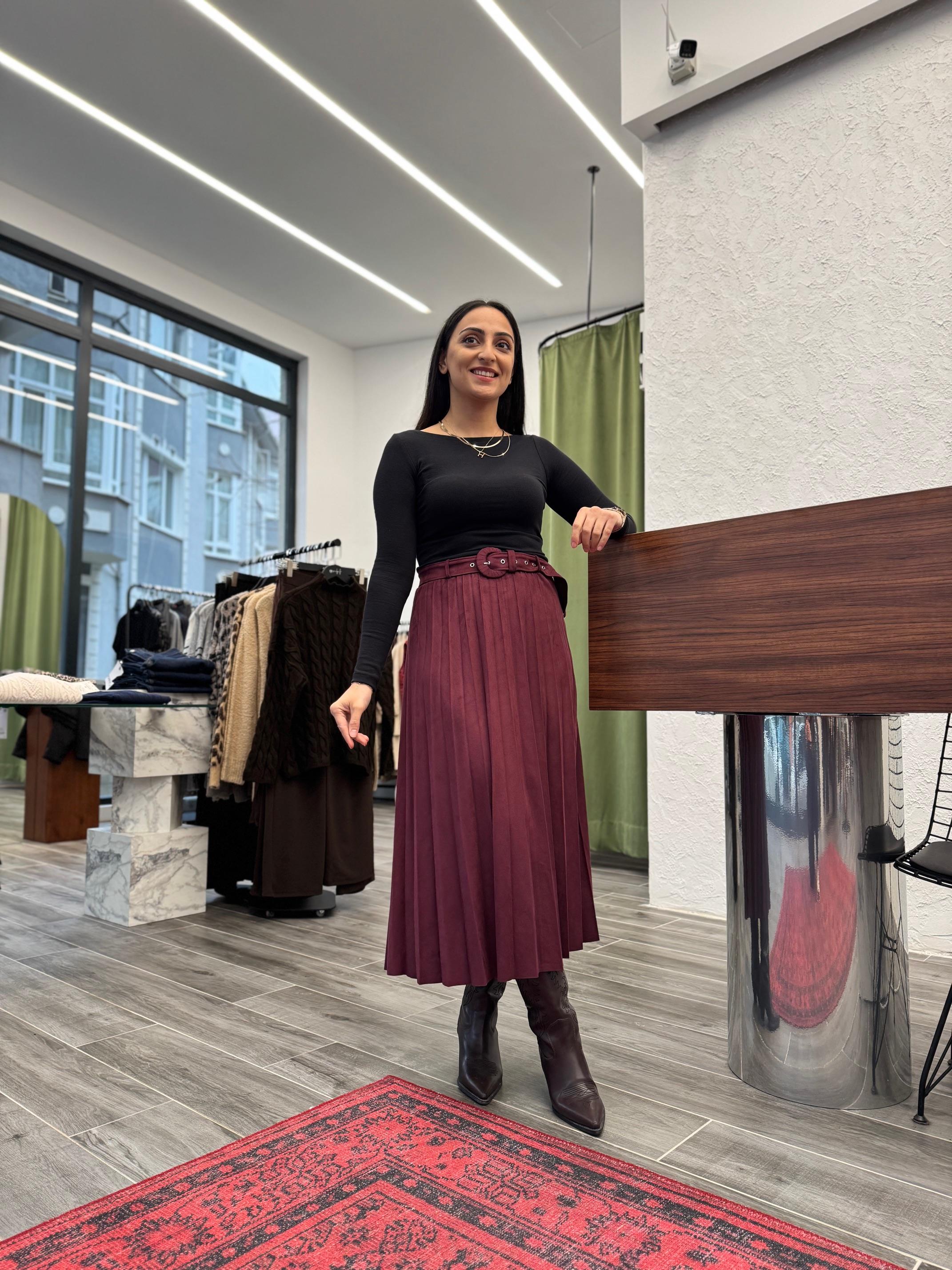 Jasmin Bordo Süet Kemerli Pilile Etek