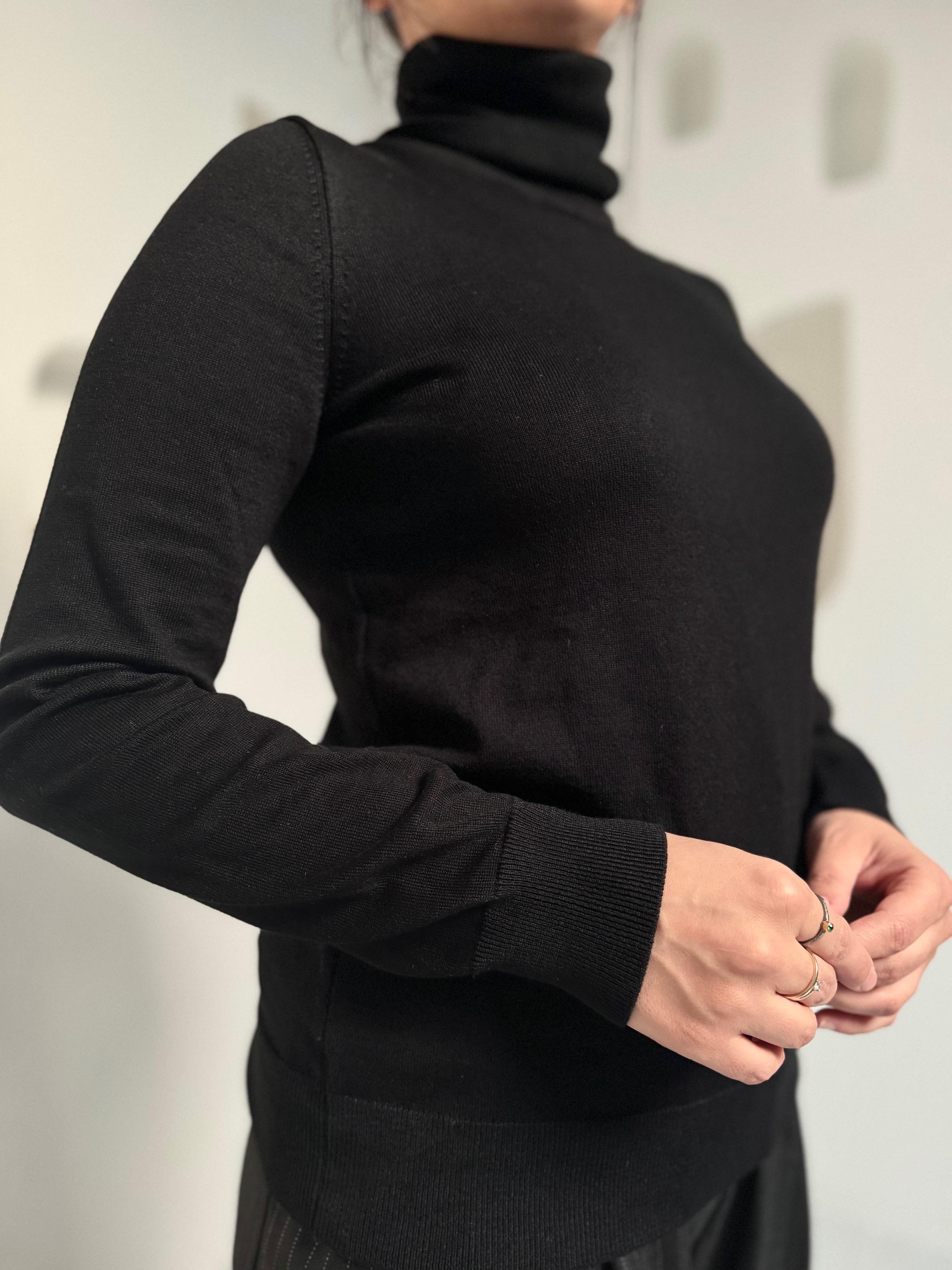 Siyah Basic Boğazlı Triko