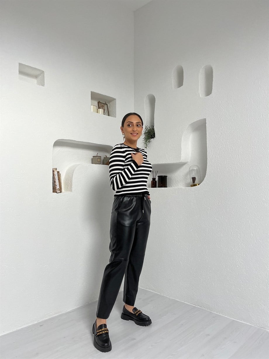 Siyah Beyaz Çizgili Triko