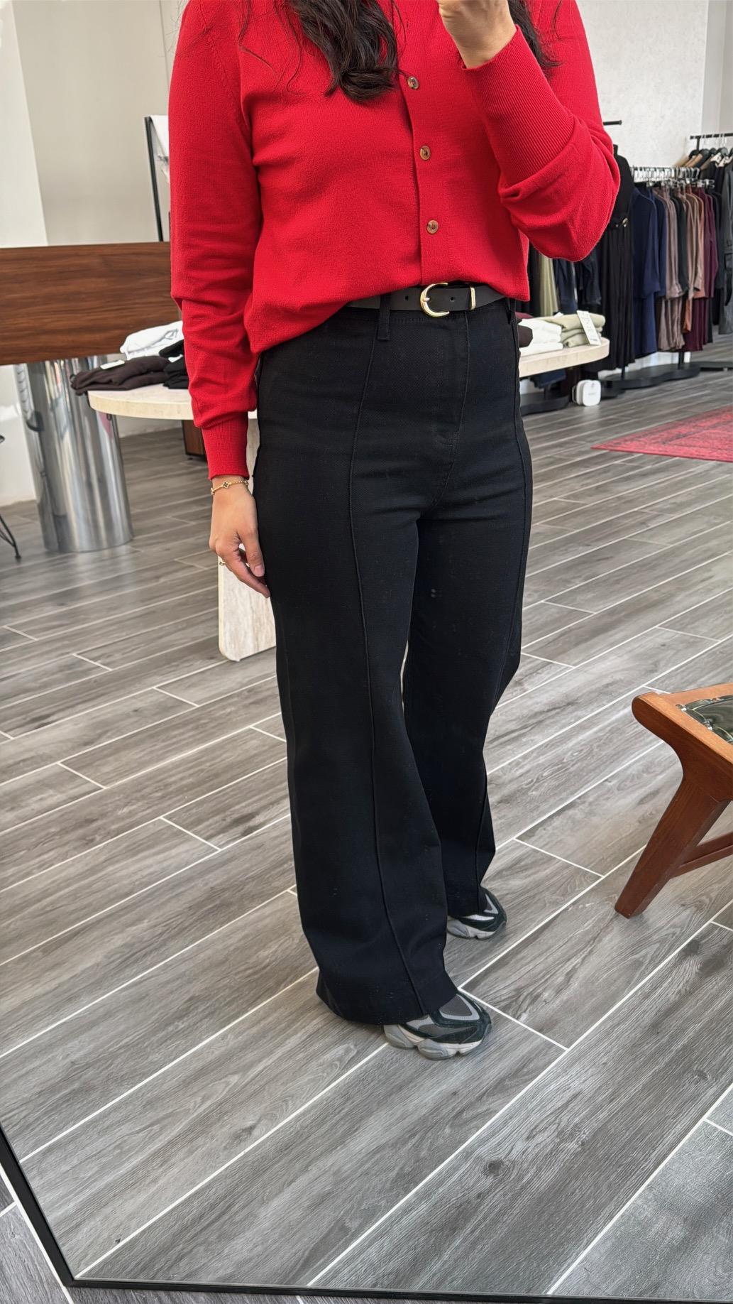 Siyah Dikiş Detaylı Kemerli Likralı Jean