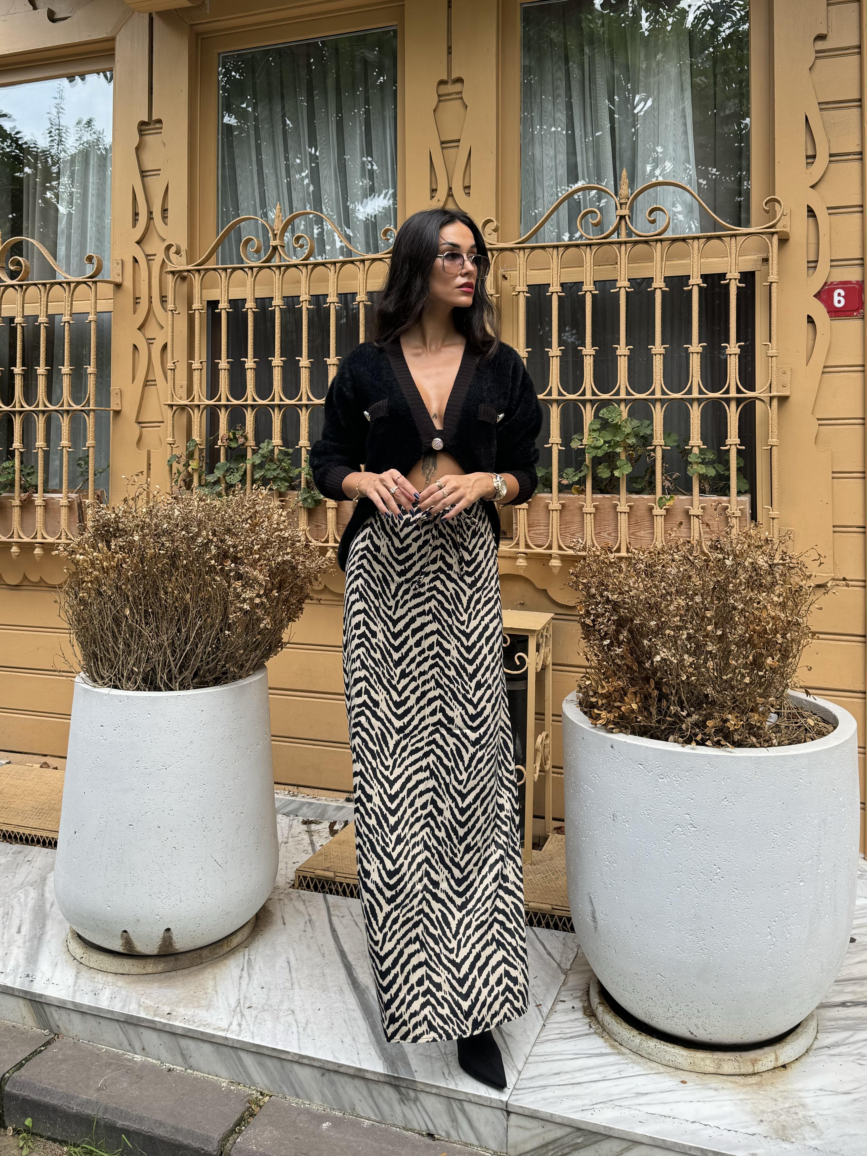 Bej Floş Saten Zebra Desen Etek