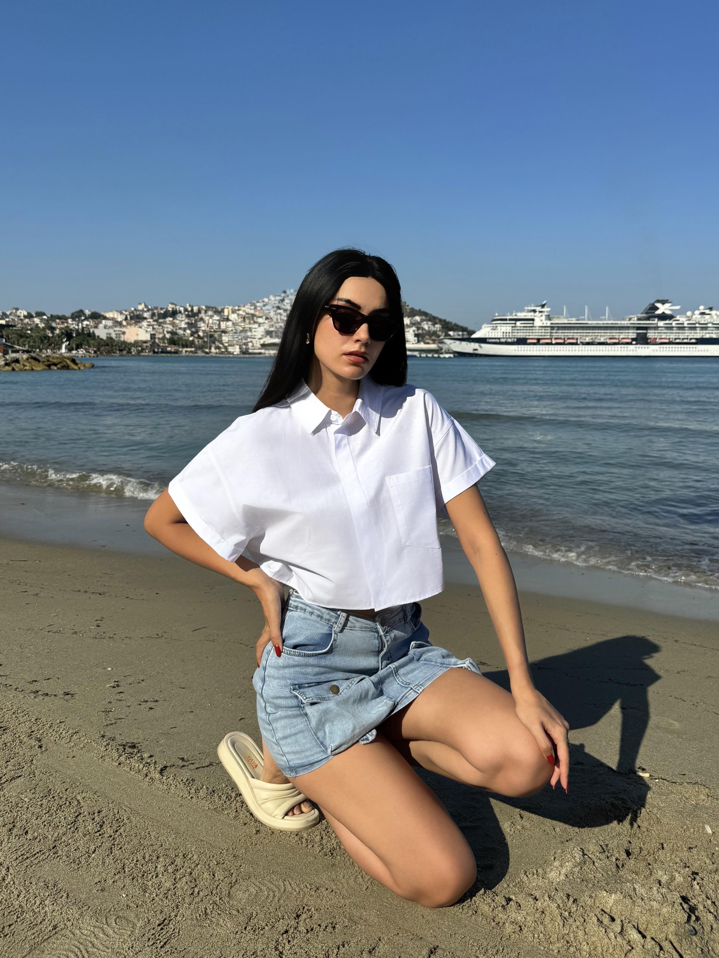 Beyaz Oversize Kısa Kollu Kısa Pamuk Gömlek 27311 Beyaz Oversize Kısa Kollu Kısa Pamuk Gömlek 27311