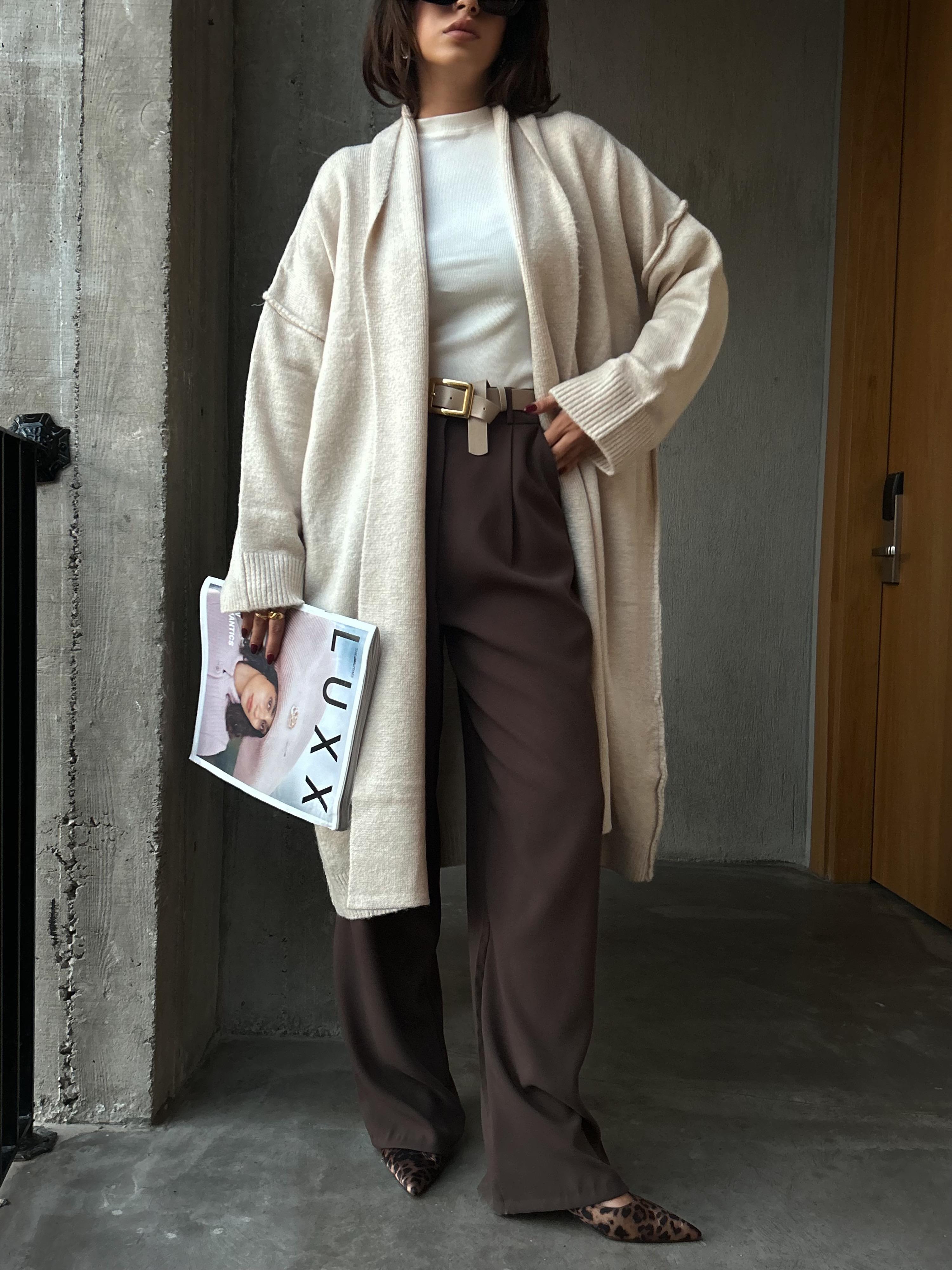 Ekru Pis Dikiş Detaylı Uzun Oversize Yumoş Triko Hırka 26257