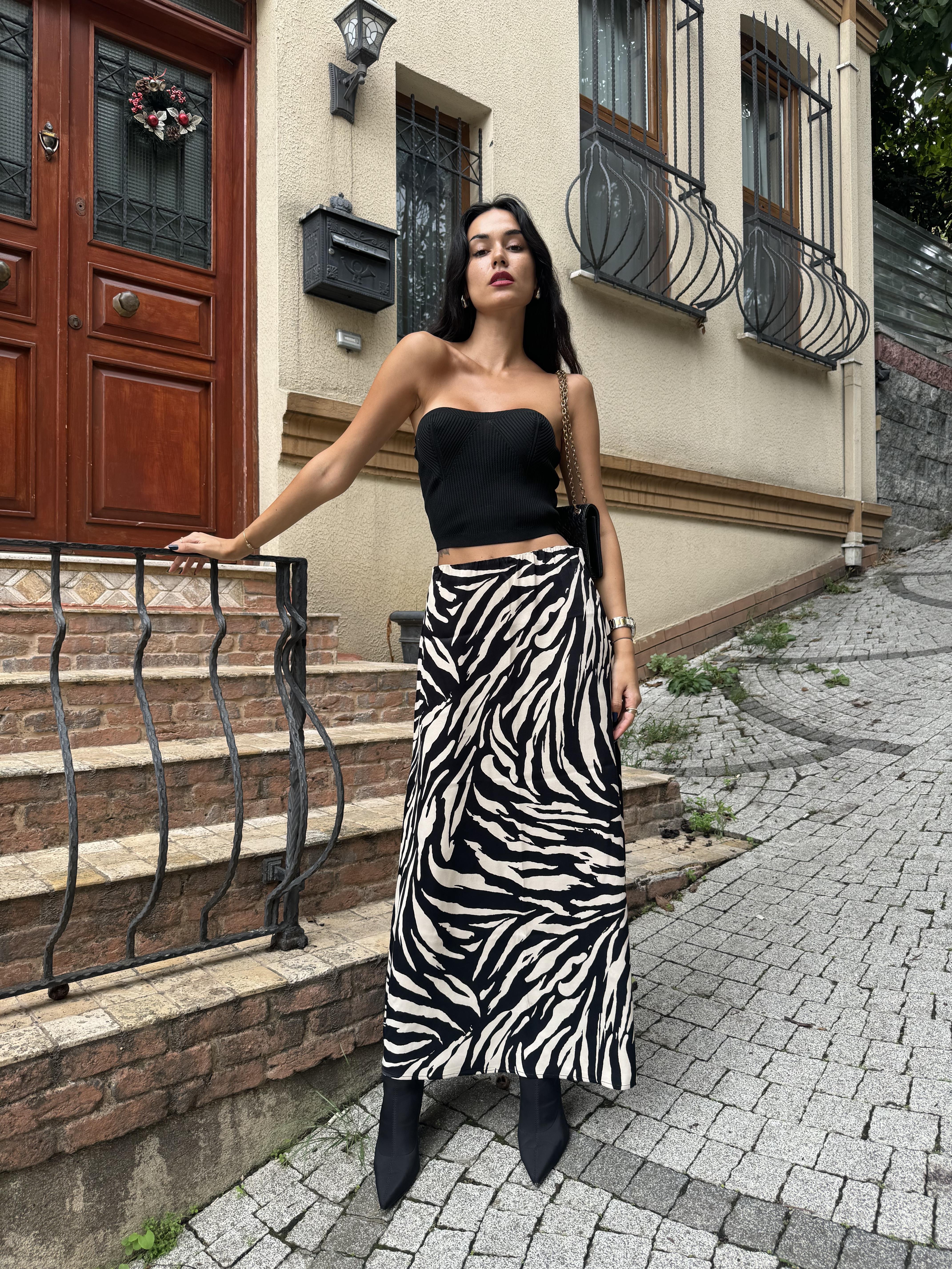 Floş Saten Zebra Desenli Etek