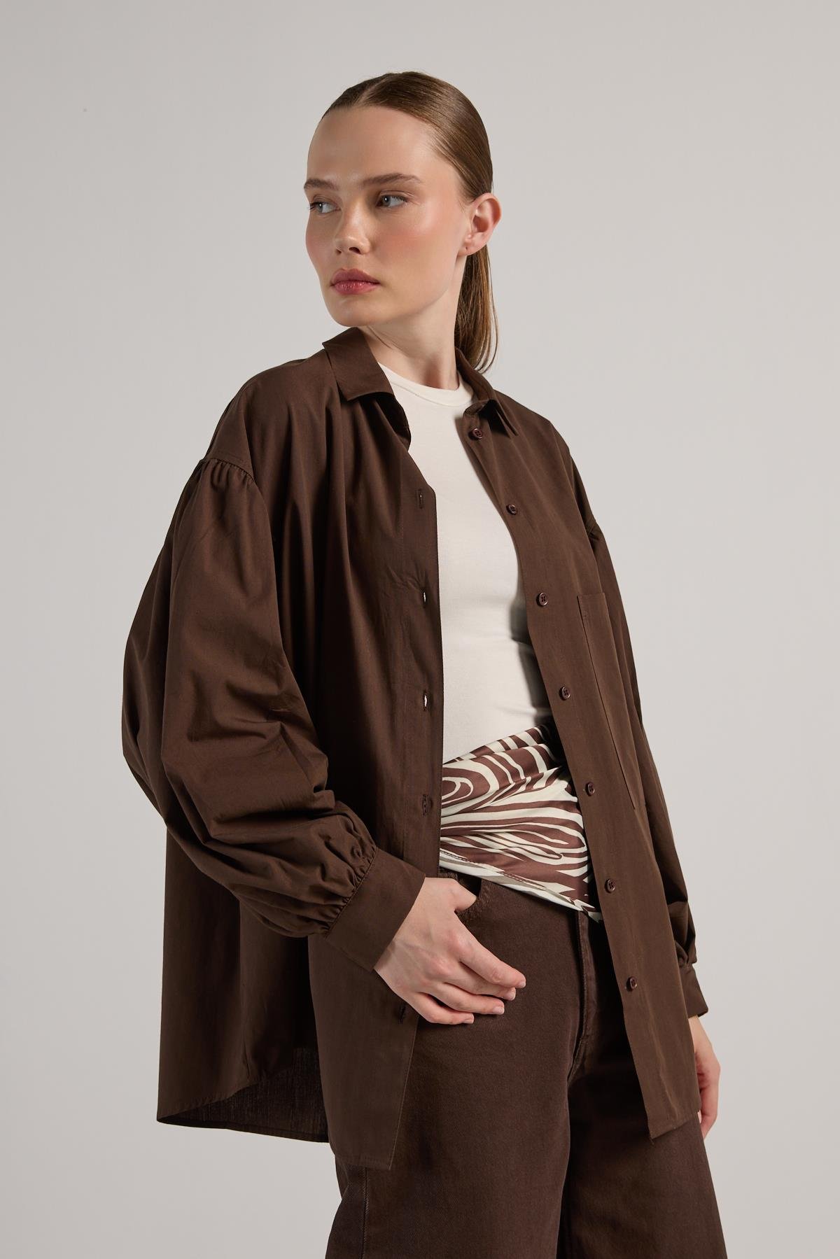Kadın Kahve Pileli Cep Detaylı Oversize Gömlek 30062