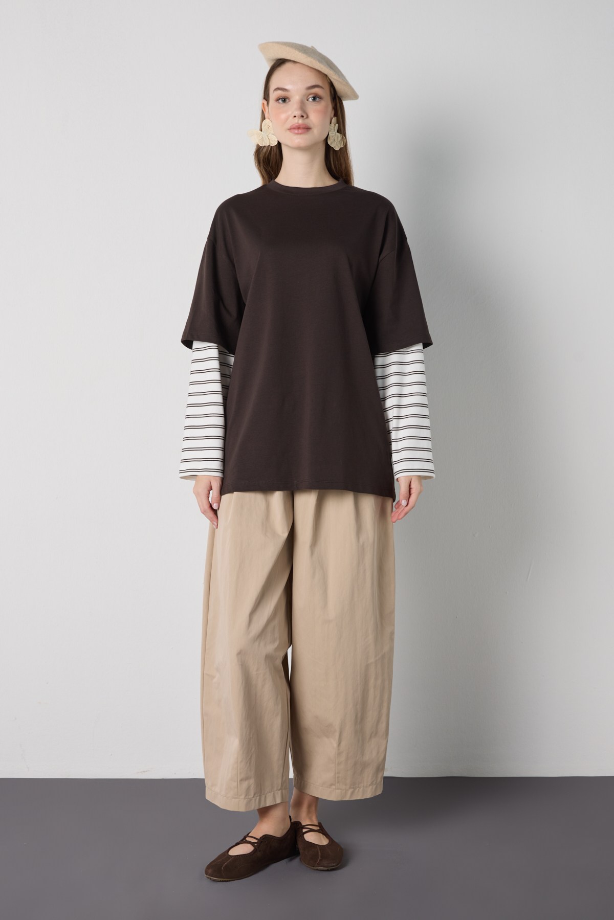 Kadın Kahverengi Bisiklet Yaka Çift Katlı Kolları Çizgili Oversize T-shirt 32100