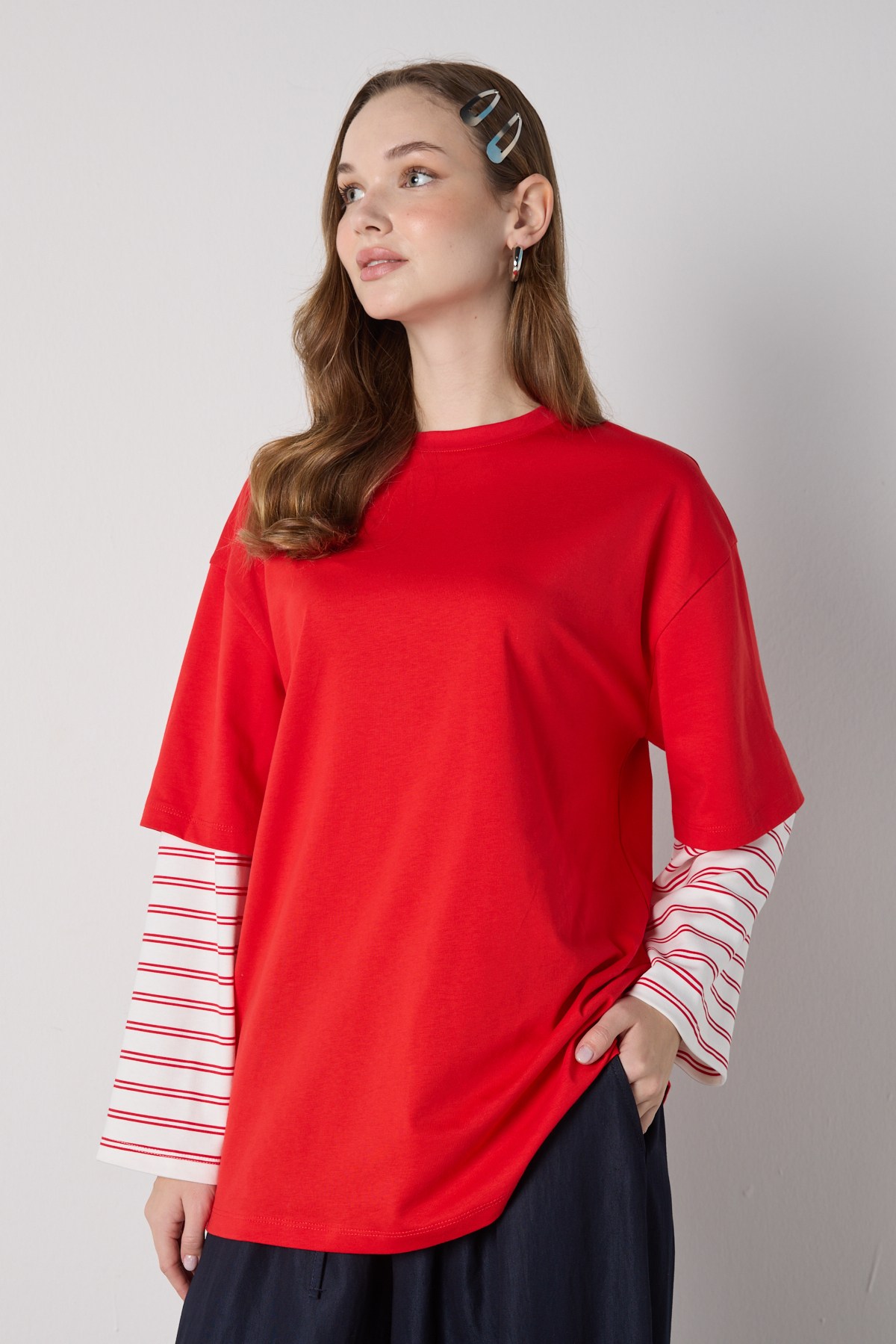 Kadın Kırmızı Bisiklet Yaka Çift Katlı Kolları Çizgili Oversize T-shirt 32100