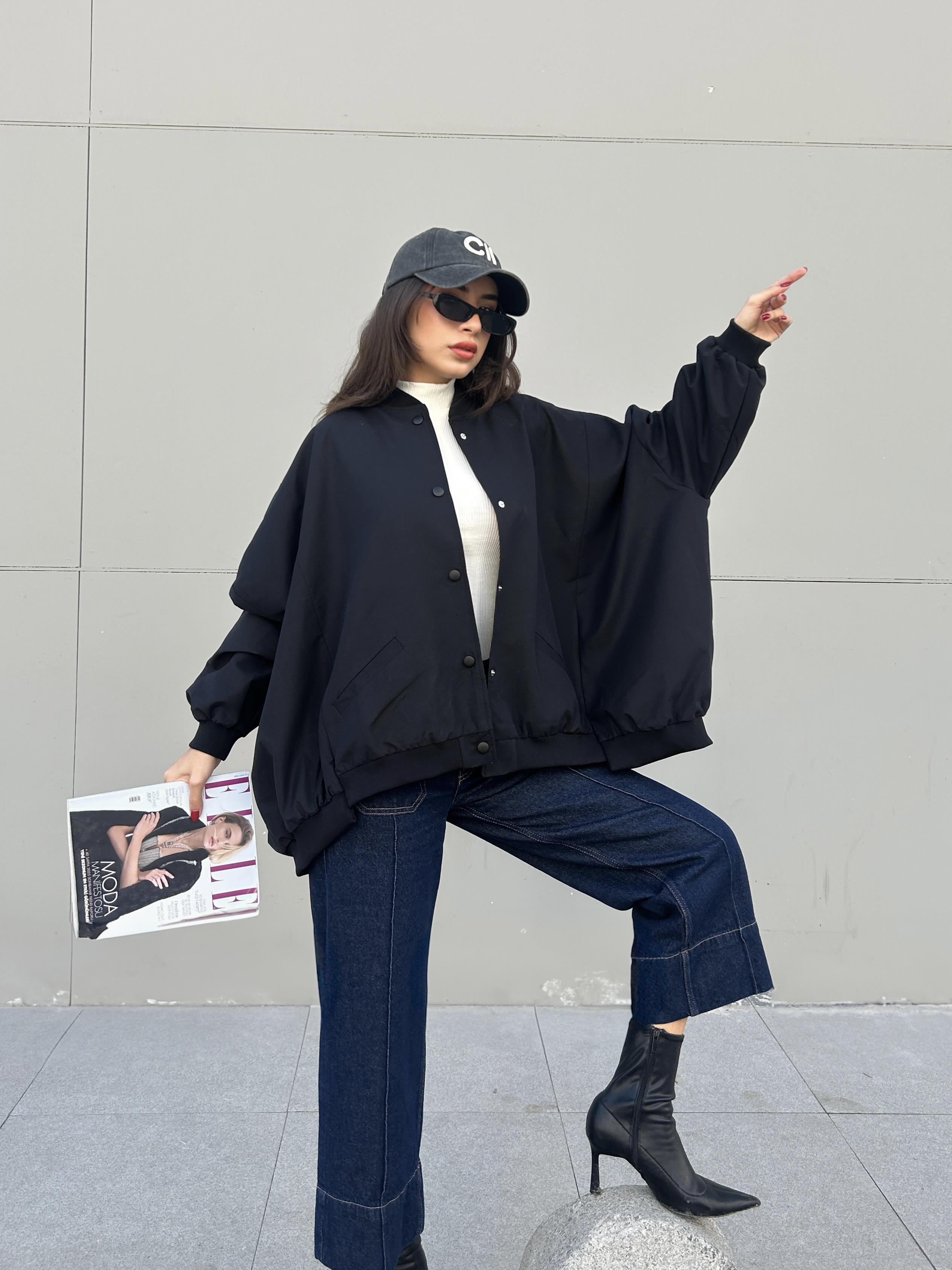 Kadın Siyah Astarlı Oversize Tasarım Trençkot 30050