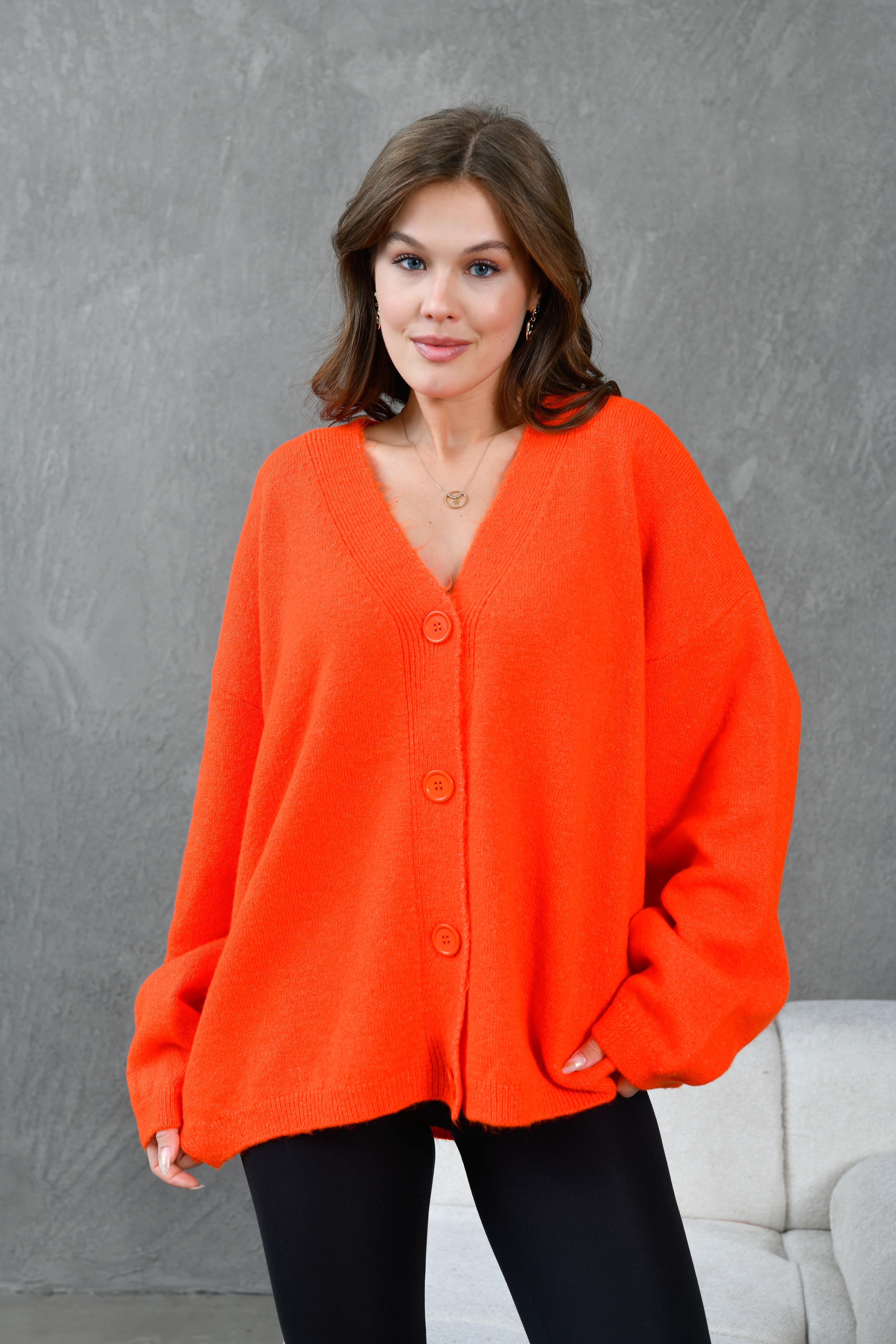 Nar Çiçeği Yumoş V Yaka Düğmeli Oversize Triko Hırka 24106 Nar Çiçeği Yumoş V Yaka Düğmeli Oversize Triko Hırka 24106