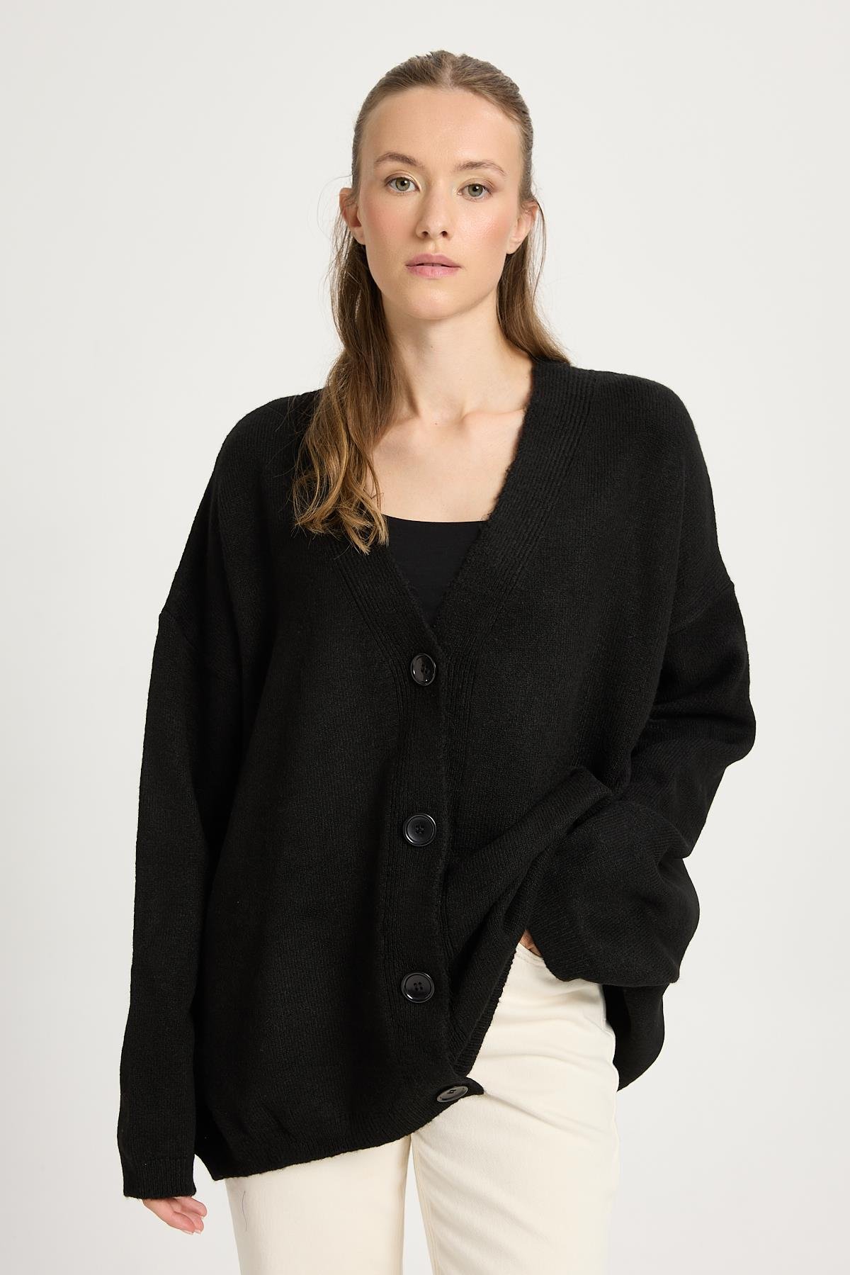 Siyah Yumoş V Yaka Düğmeli Oversize Triko Hırka 24106