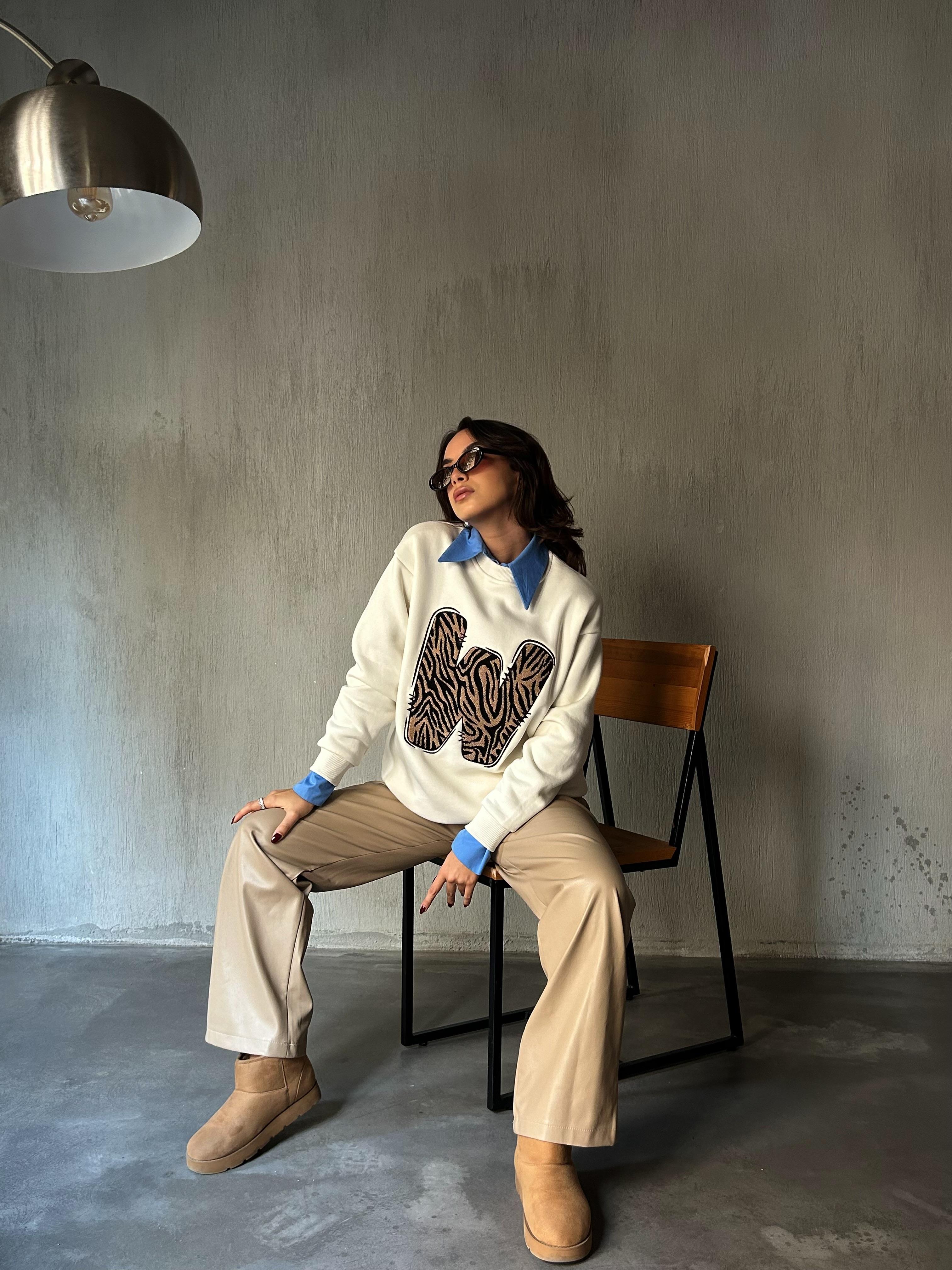 Kadın Ekru Süzene Nakışlı 3 İplik Şardonlu Geniş Kesim Sweatshirt 28314