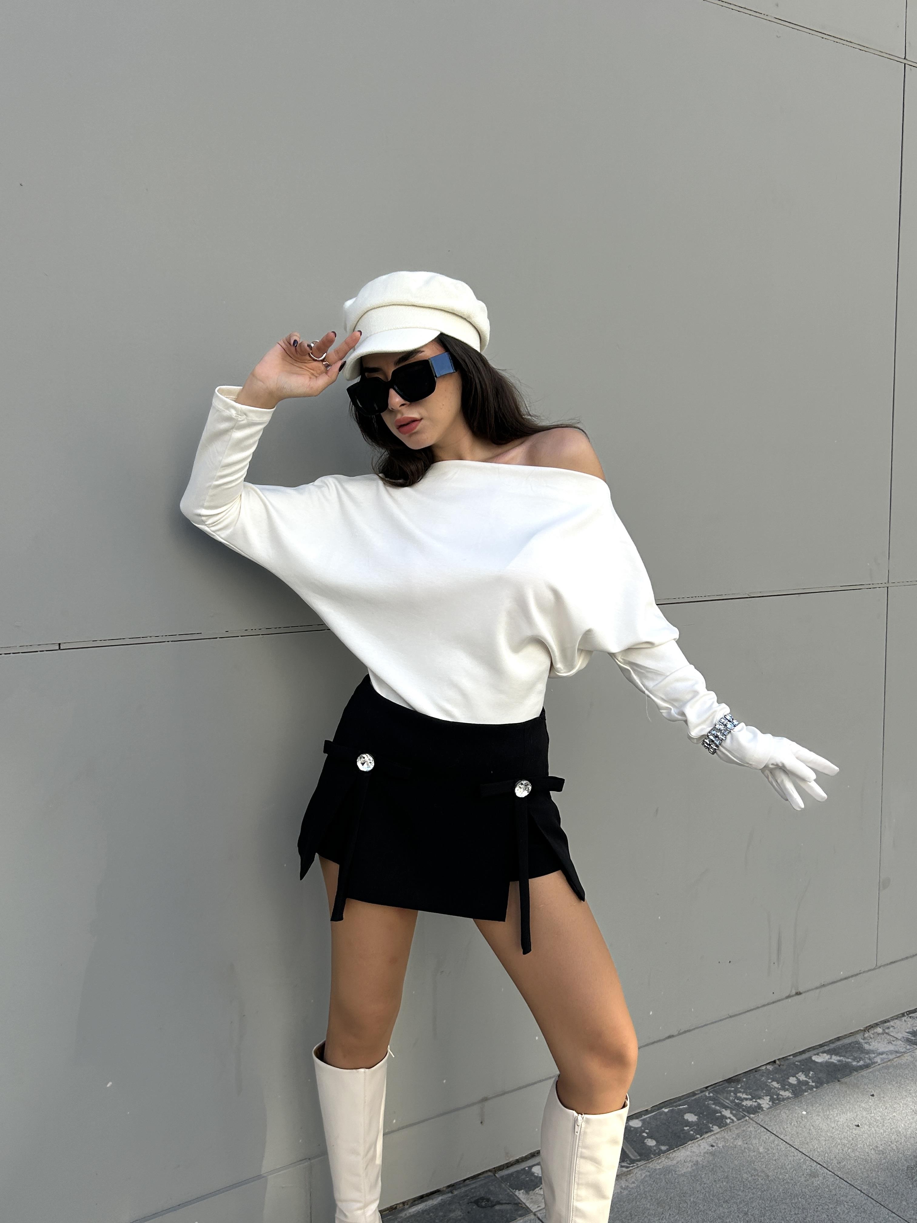 Kadın Ekru Uzun Kollu Omuzu Açık Bluz 30100