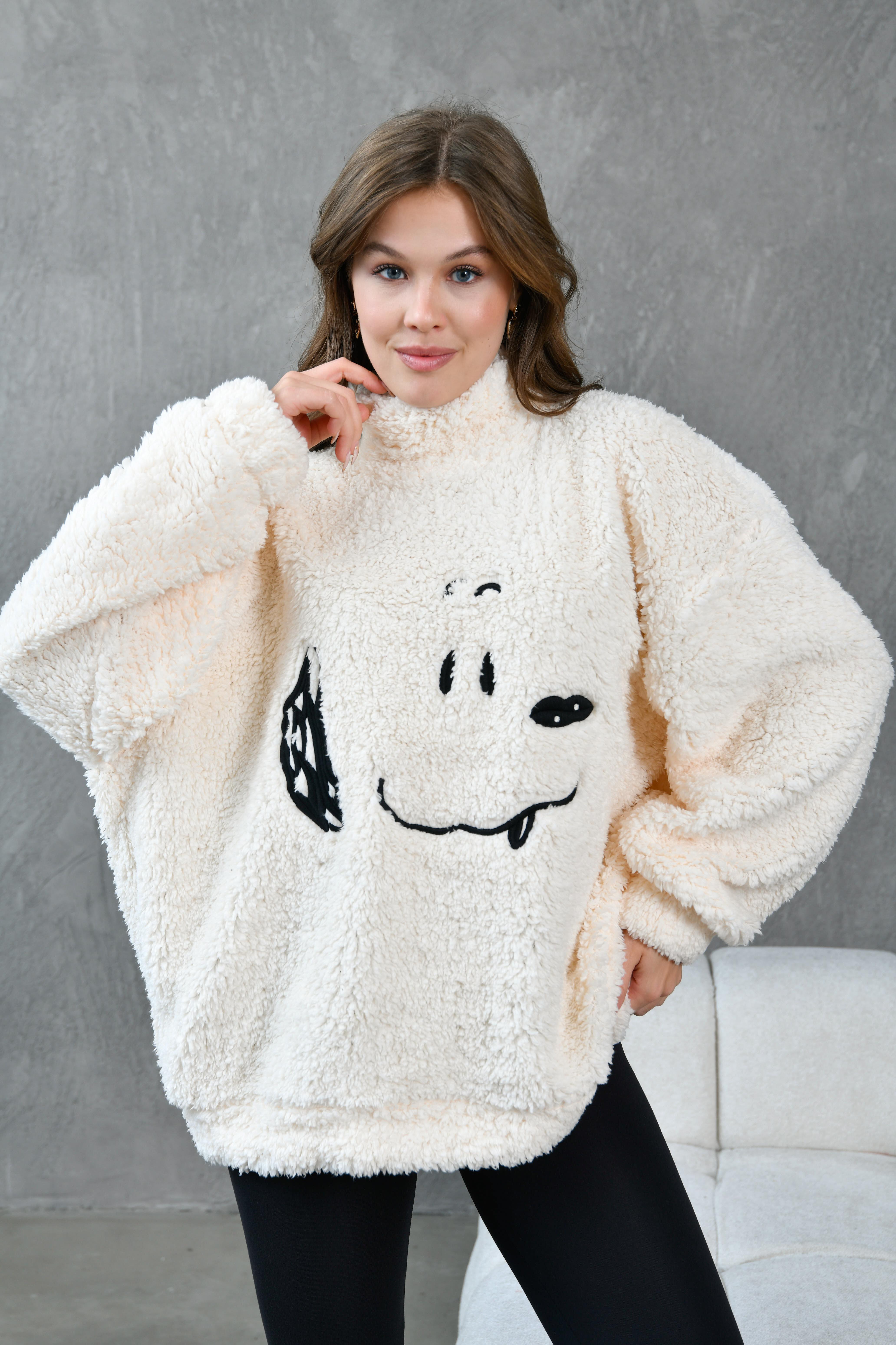 Kadın Ekru Yarım Balıkçı Oversize Nakışlı Pelüş Sweatshirt 28328