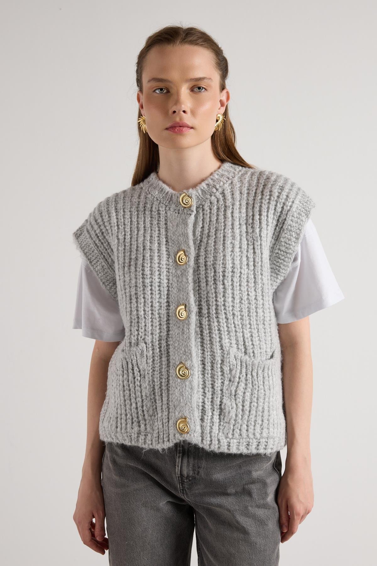 Kadın Gri Saç Örgü Düğme Detaylı Triko Yelek 5584