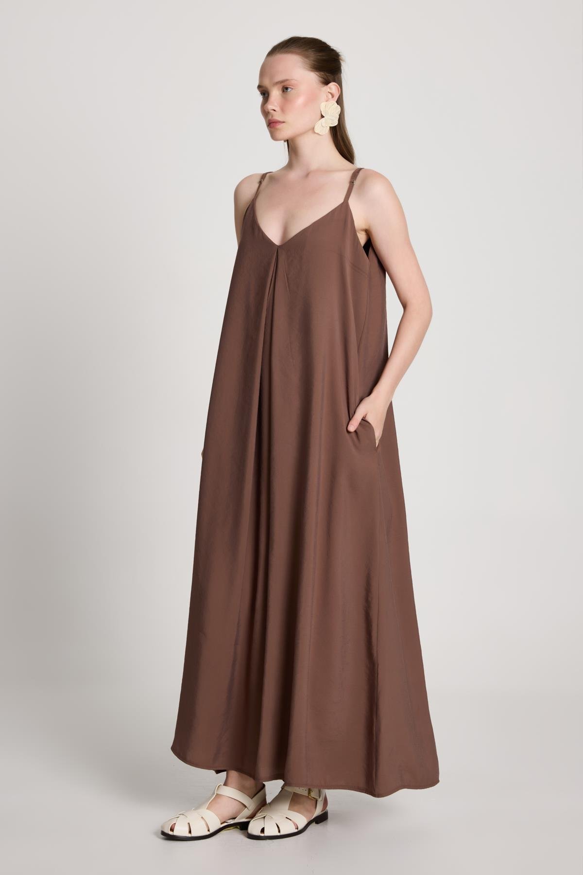 Kadın Kahve %100 Modal Askılı Bol Kesim Uzun Elbise 29201