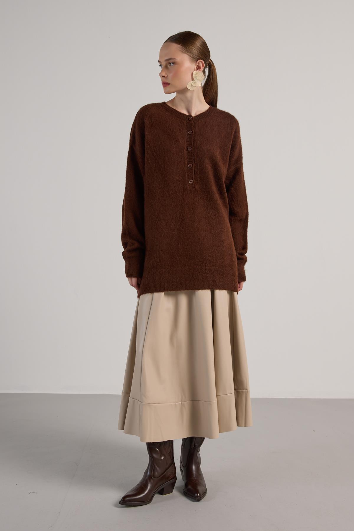 Kadın Kahve Düğme Detaylı Oversize Yumoş Kazak 30031
