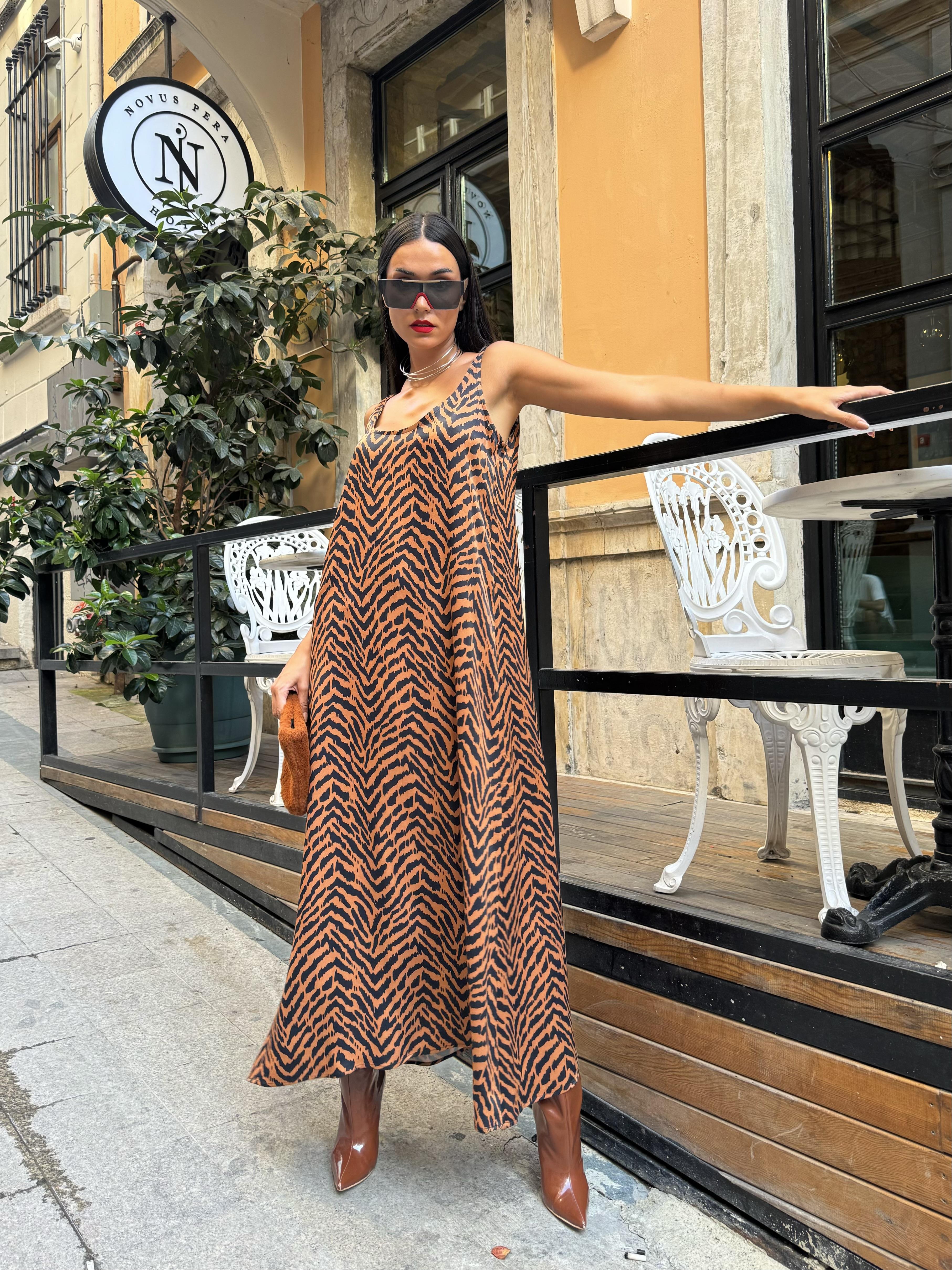 Kadın Kahve Floş Saten Baskılı Uzun Elbise 28159