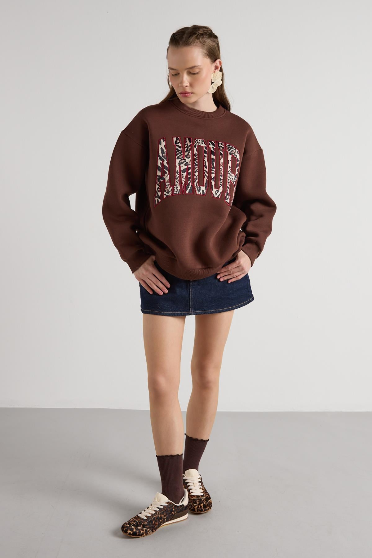 Kadın Kahve Leopar Nakışlı Oversize Şardonlu Sweatshirts 30064